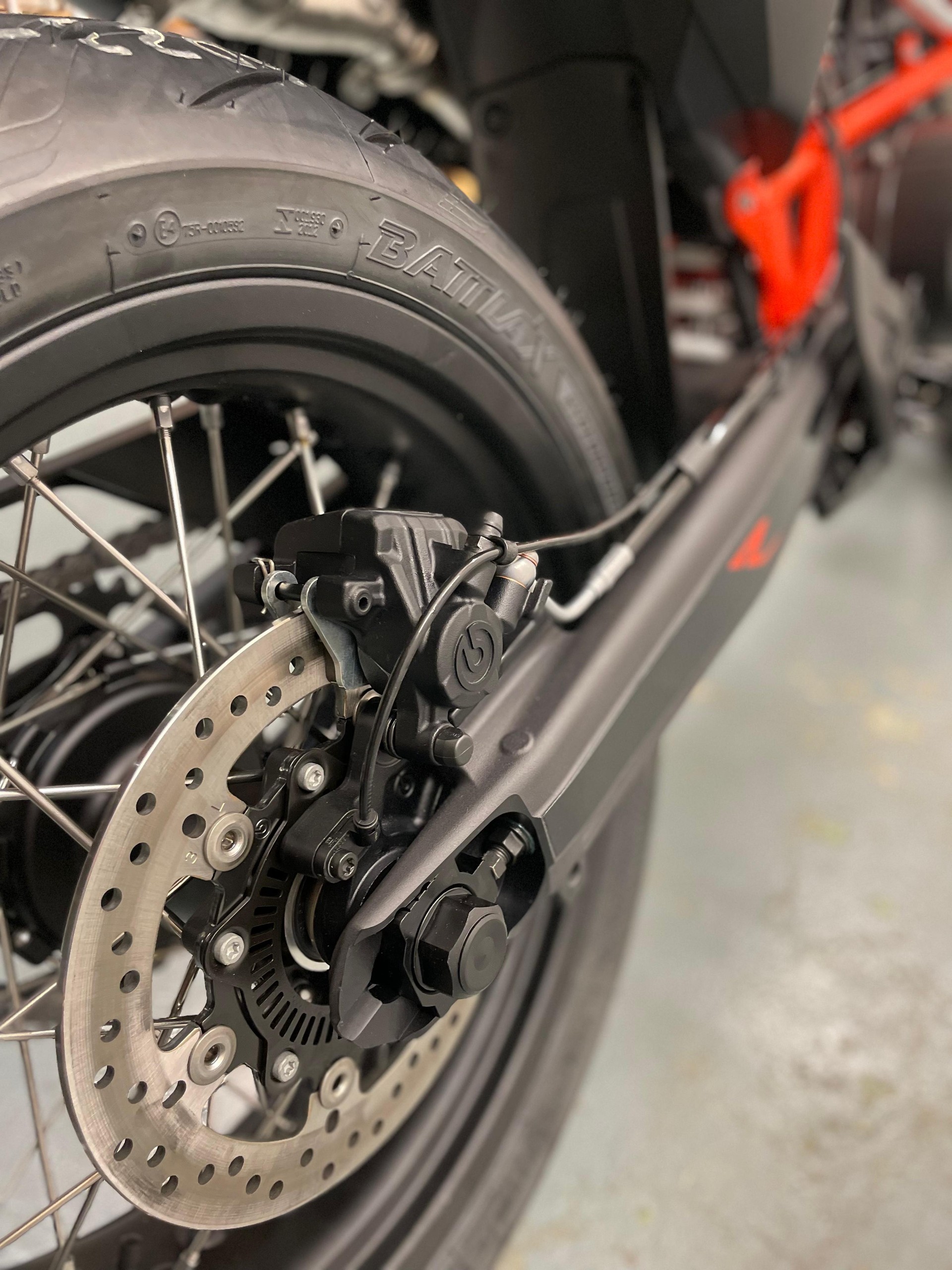 KTM 690 SMC R ABS (35 kW)-image-5