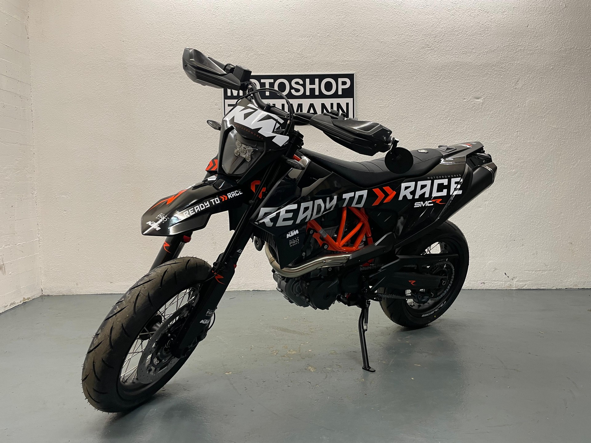 KTM 690 SMC R ABS (35 kW)-image-2