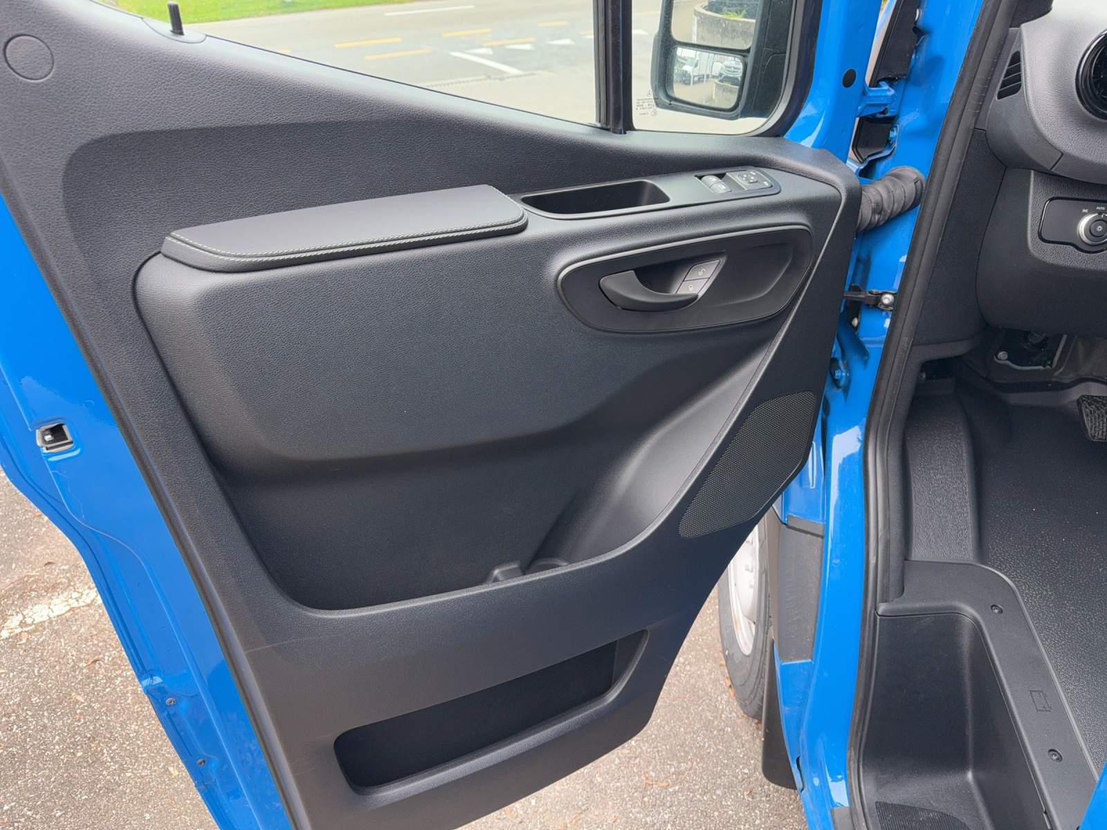 MERCEDES-BENZ Sprinter 319 CDI Standard 9G-TRONIC-image-6
