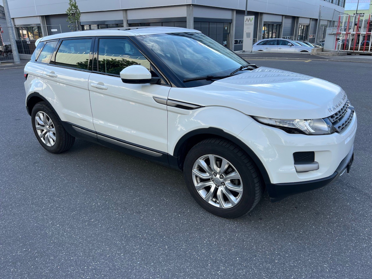LAND ROVER Range Rover Evoque 2.2 TD4 Pure AT9-image-7
