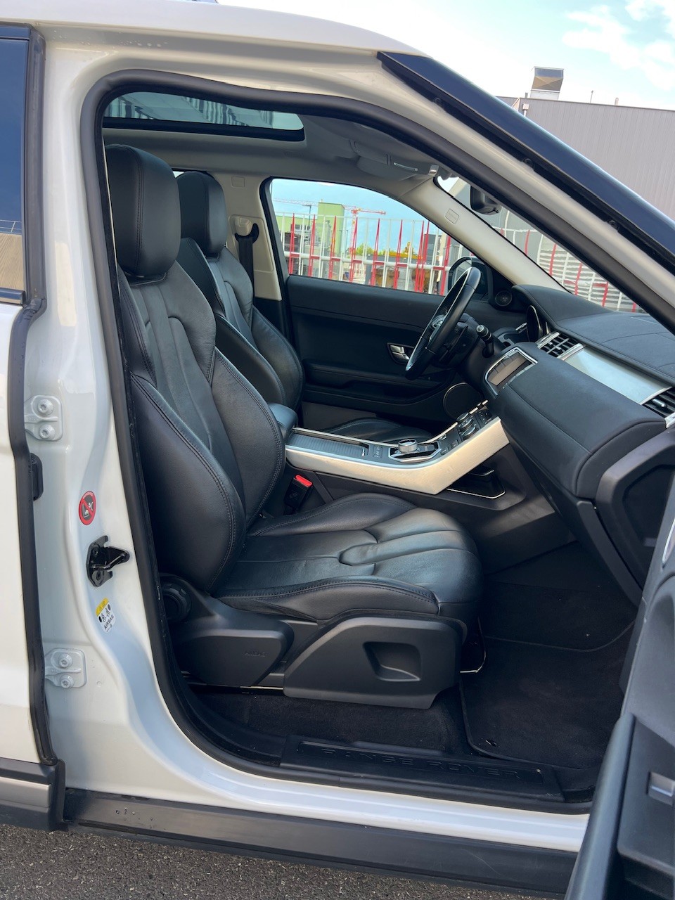 LAND ROVER Range Rover Evoque 2.2 TD4 Pure AT9-image-12