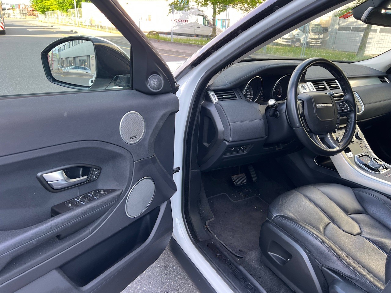 LAND ROVER Range Rover Evoque 2.2 TD4 Pure AT9-image-8