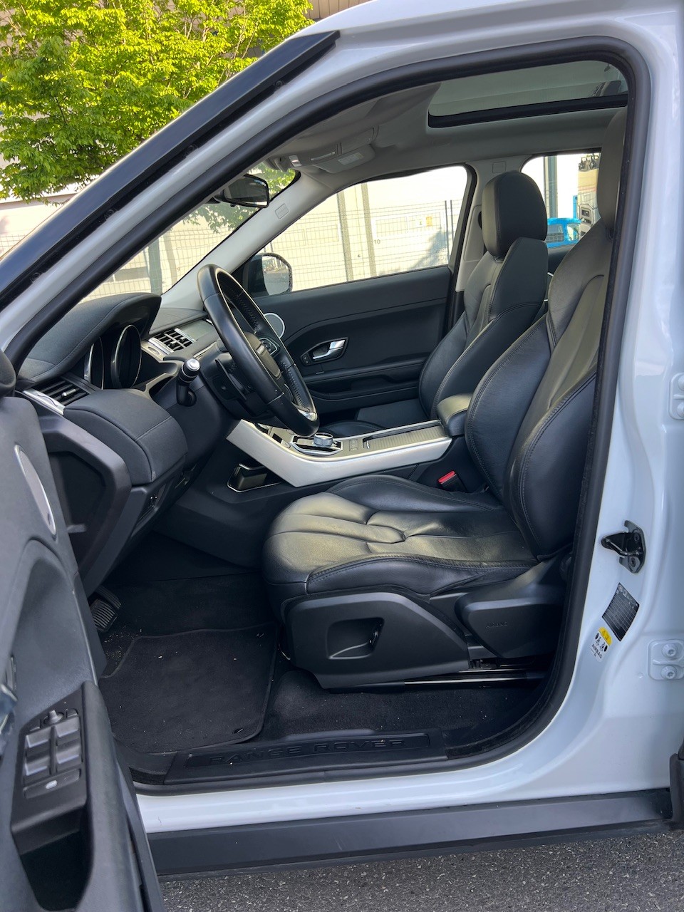 LAND ROVER Range Rover Evoque 2.2 TD4 Pure AT9-image-9