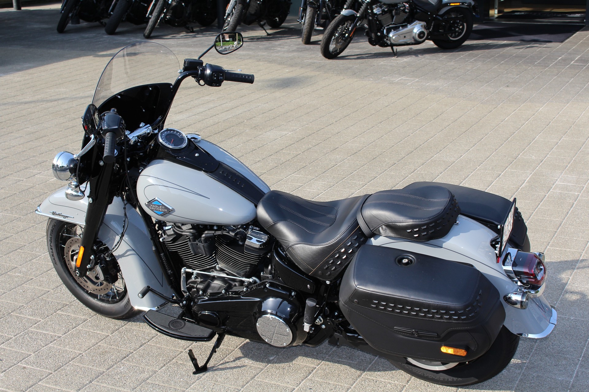 HARLEY-DAVIDSON FLHC Heritage Classic 117-image-3