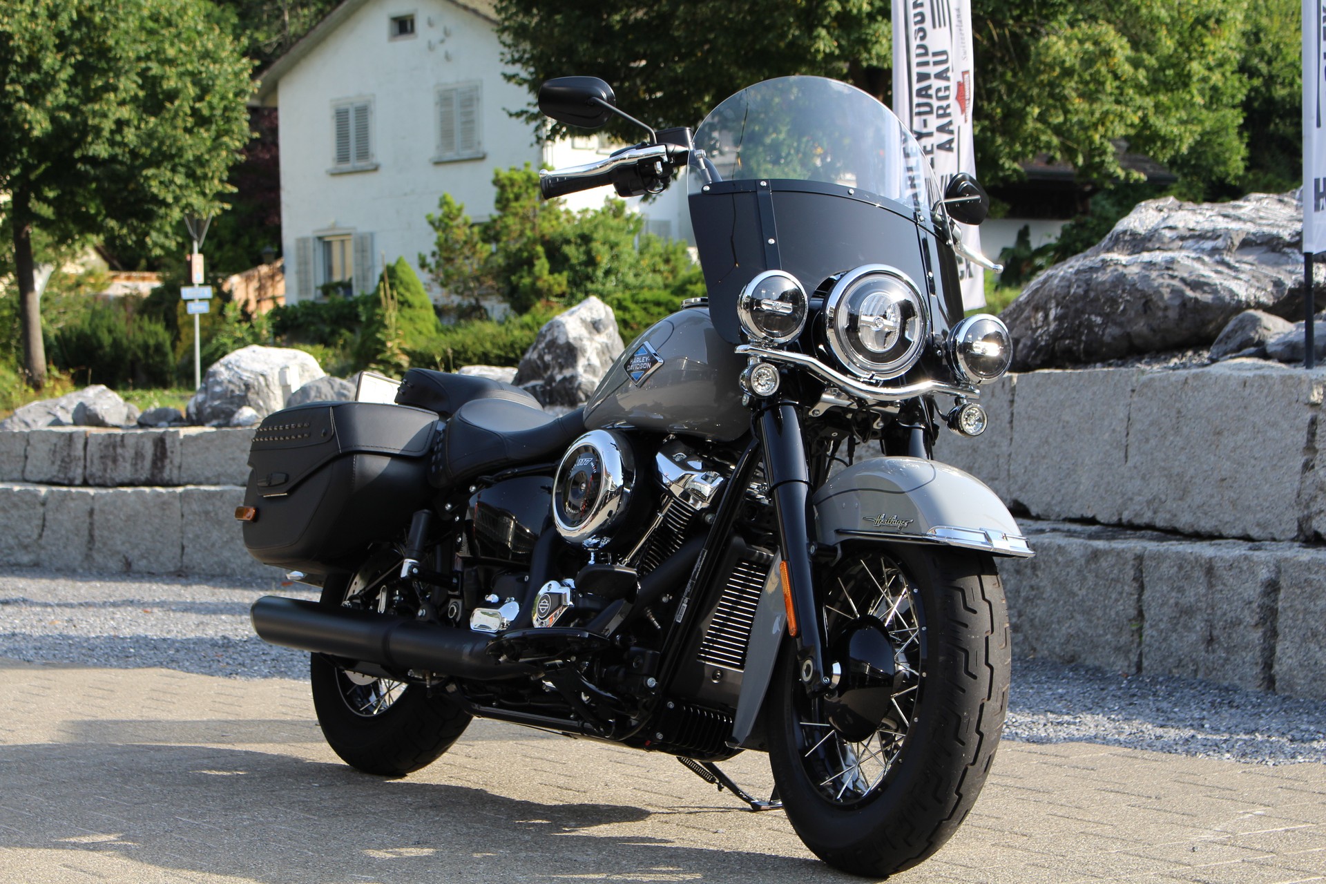 HARLEY-DAVIDSON FLHC Heritage Classic 117-image-1