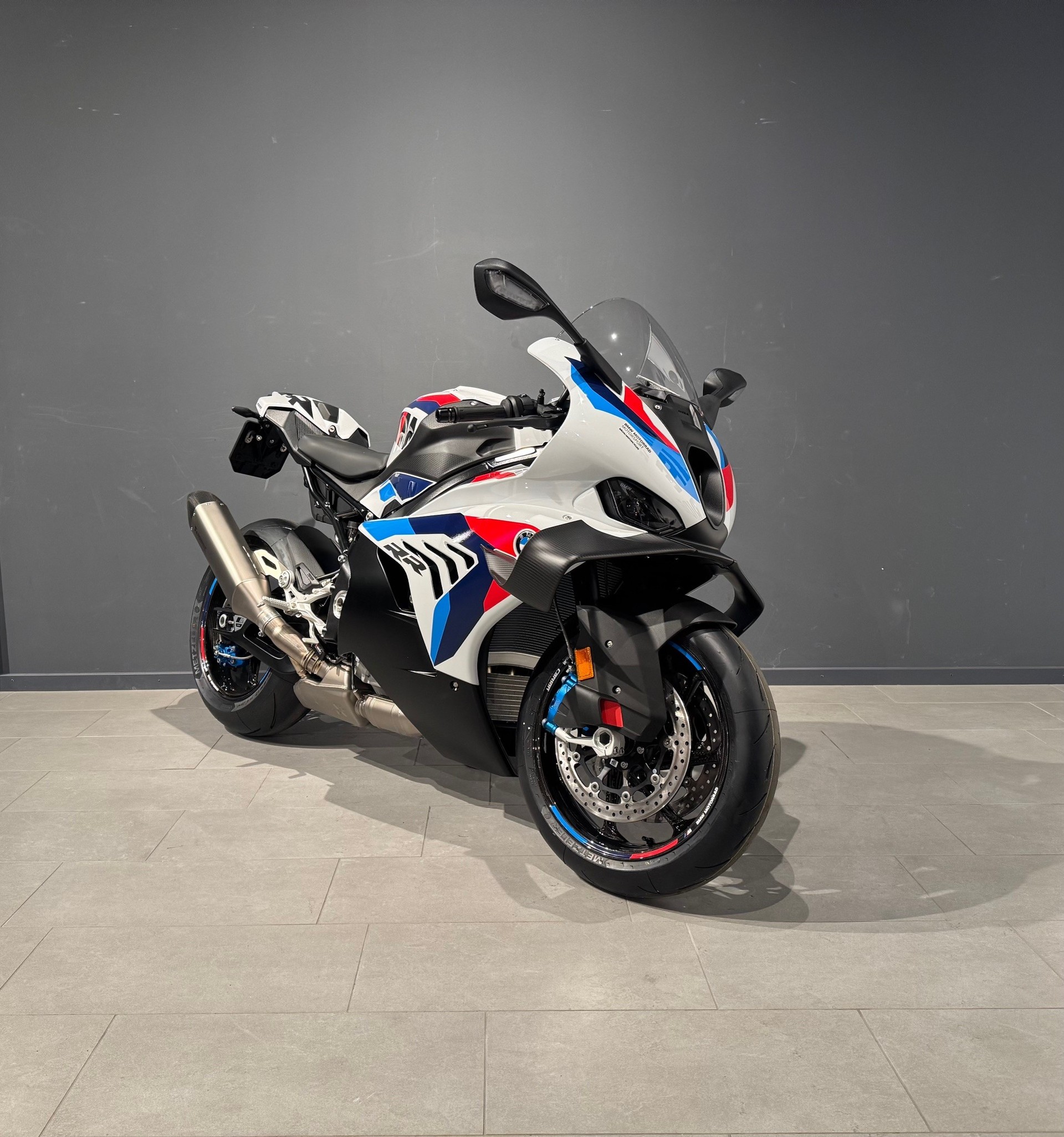 BMW M 1000 RR-image-1