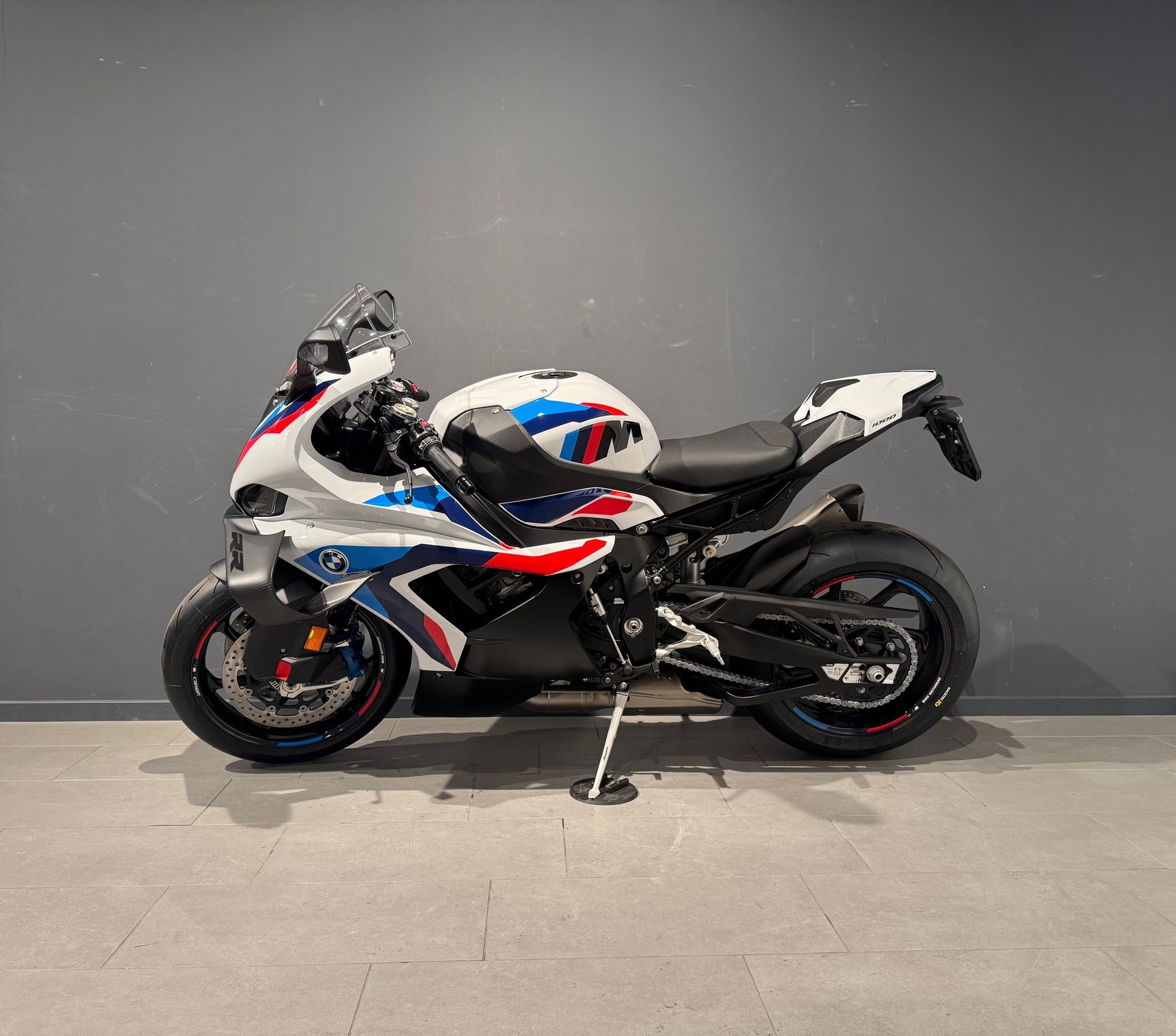 BMW M 1000 RR-image-3