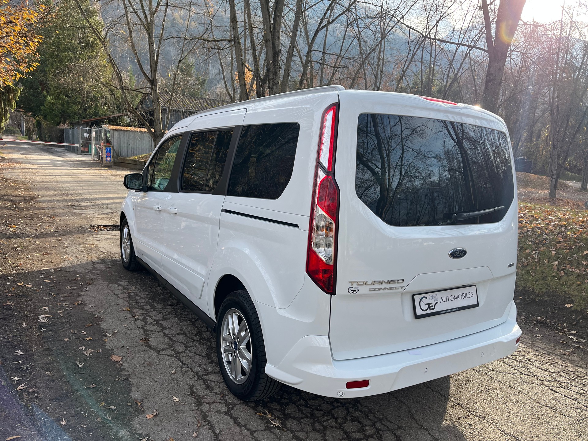 FORD Grand Tourneo Connect 1.5 EcoBlue Titanium-image-9