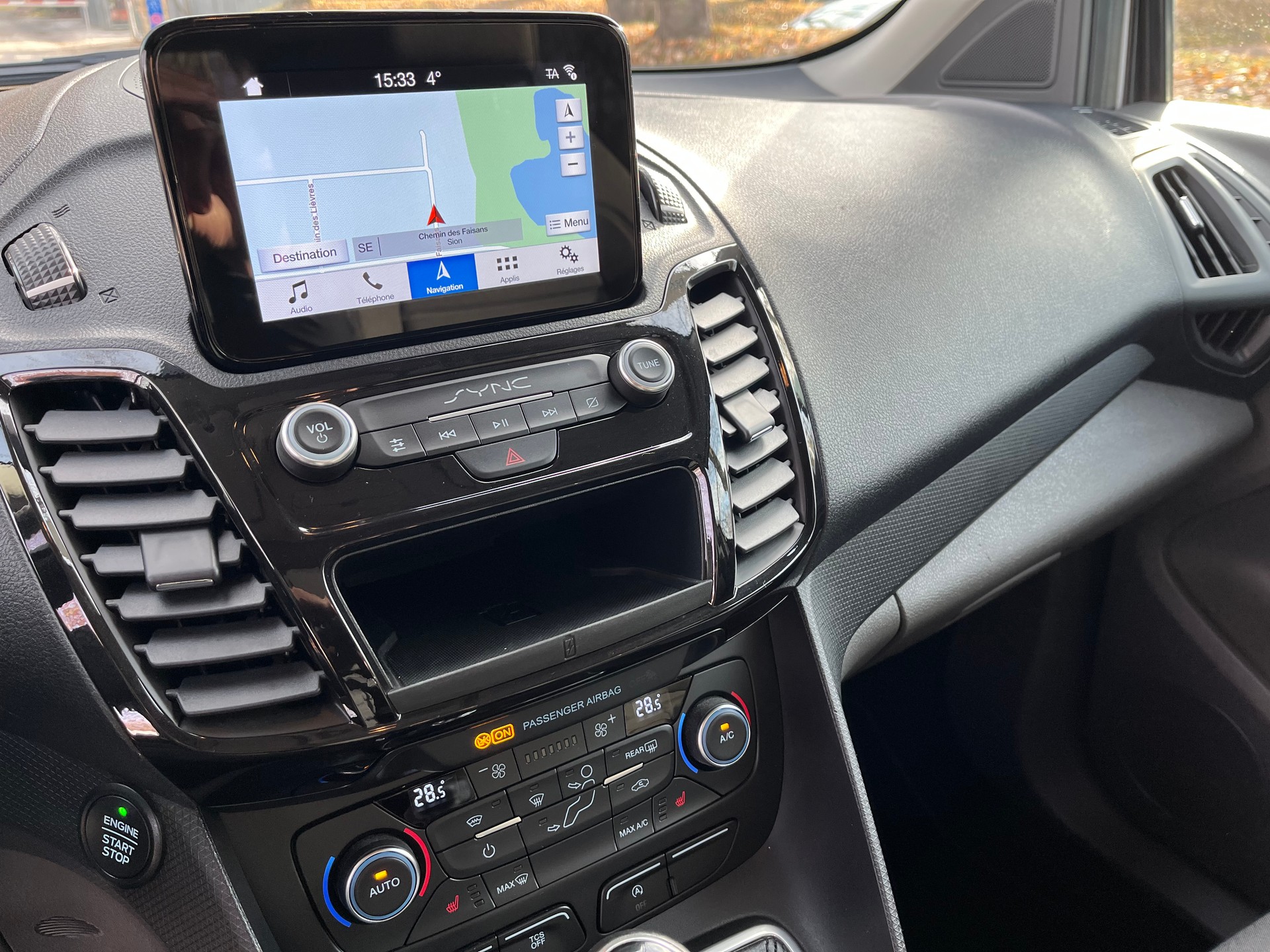 FORD Grand Tourneo Connect 1.5 EcoBlue Titanium-image-25