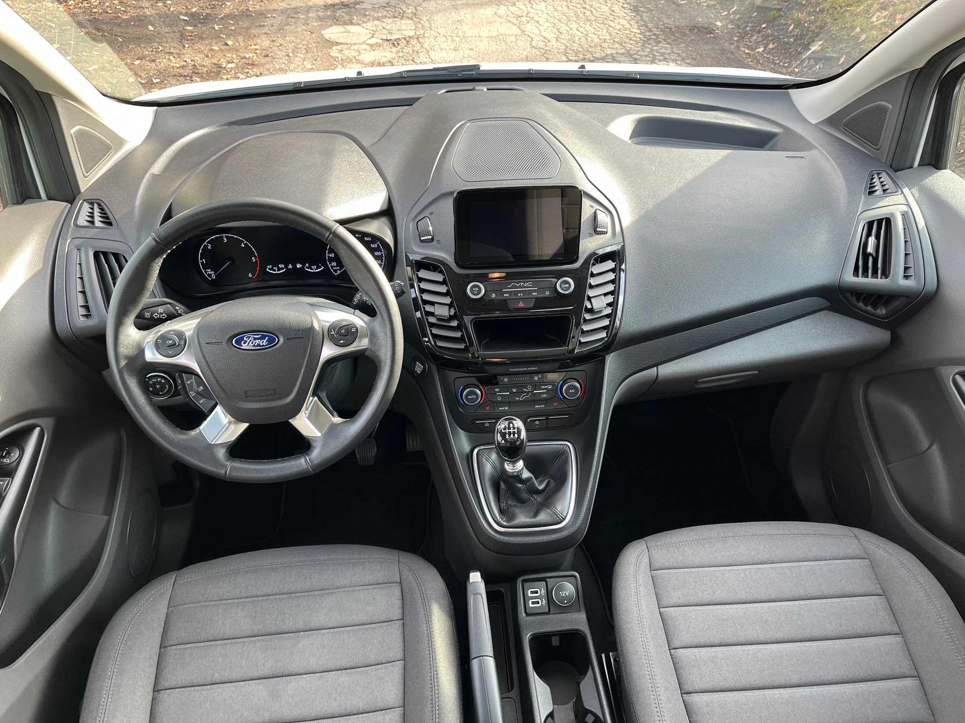 FORD Grand Tourneo Connect 1.5 EcoBlue Titanium-image-13