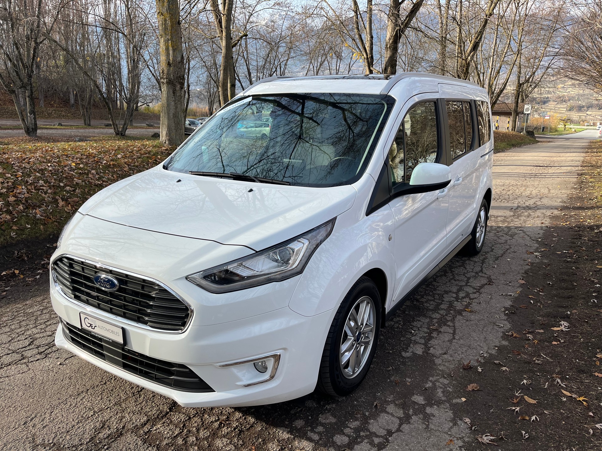 FORD Grand Tourneo Connect 1.5 EcoBlue Titanium-showroom-element-1