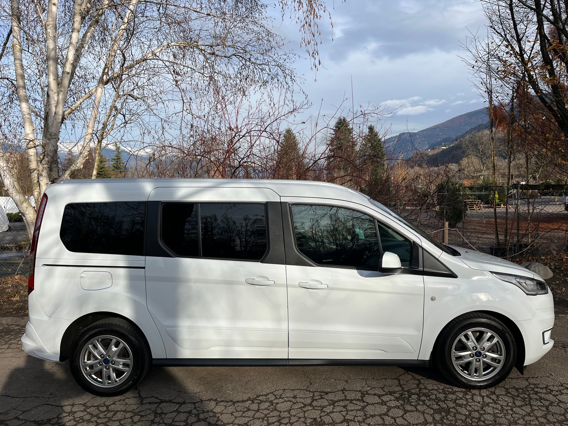 FORD Grand Tourneo Connect 1.5 EcoBlue Titanium-image-5
