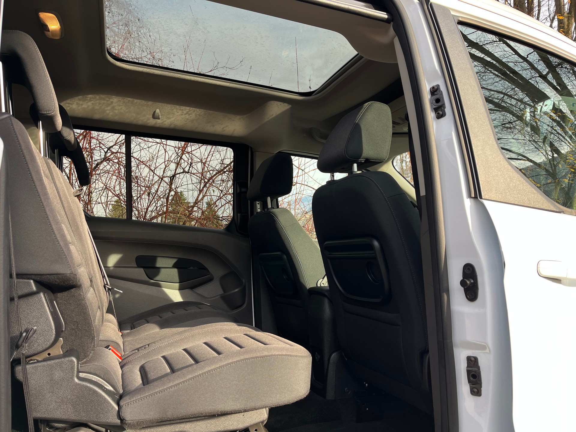 FORD Grand Tourneo Connect 1.5 EcoBlue Titanium-image-19