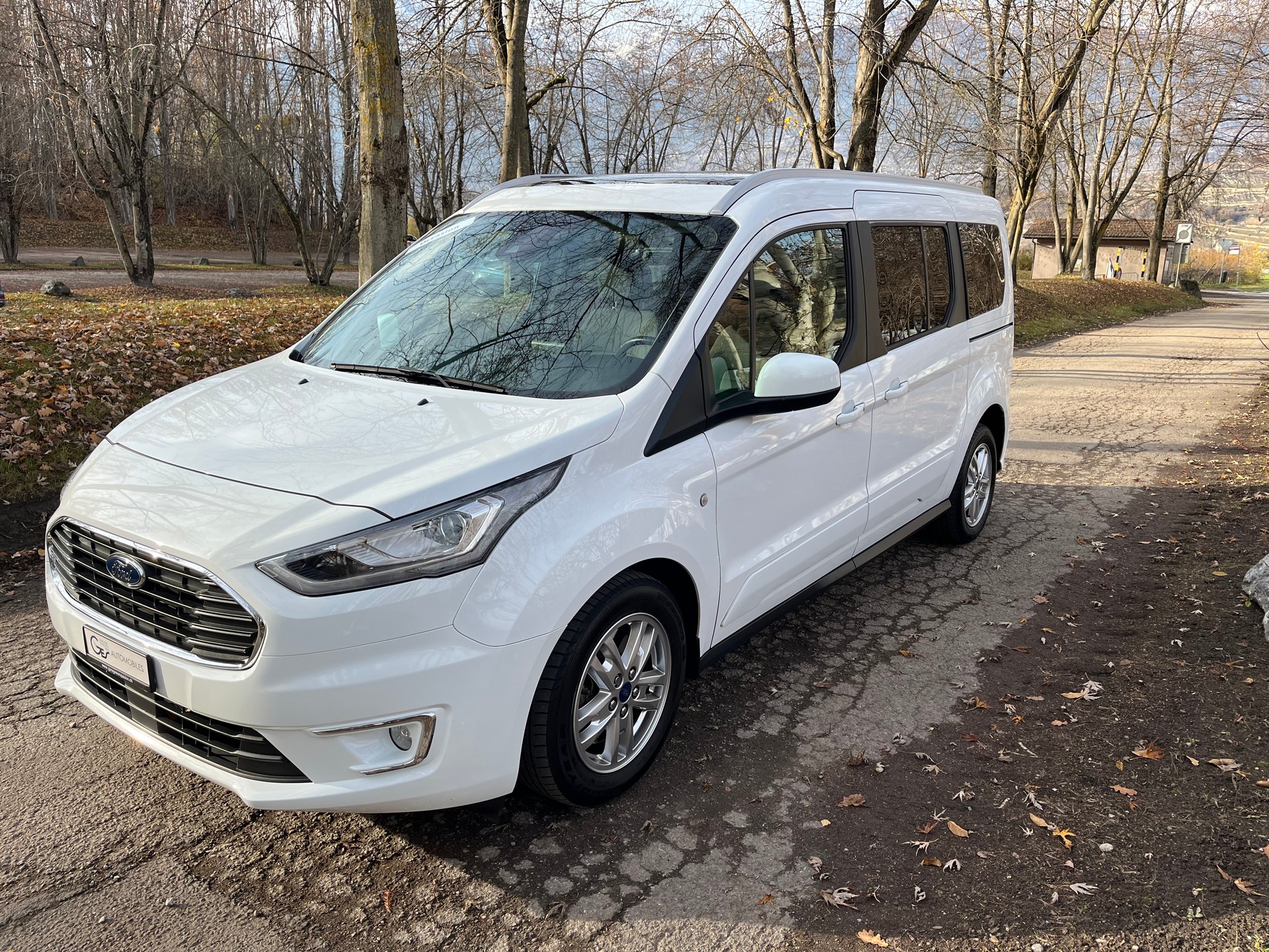 FORD Grand Tourneo Connect 1.5 EcoBlue Titanium-showroom-element-2