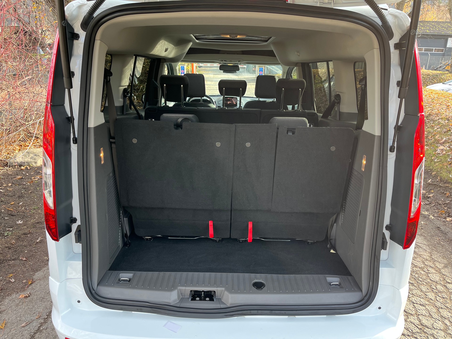 FORD Grand Tourneo Connect 1.5 EcoBlue Titanium-image-22