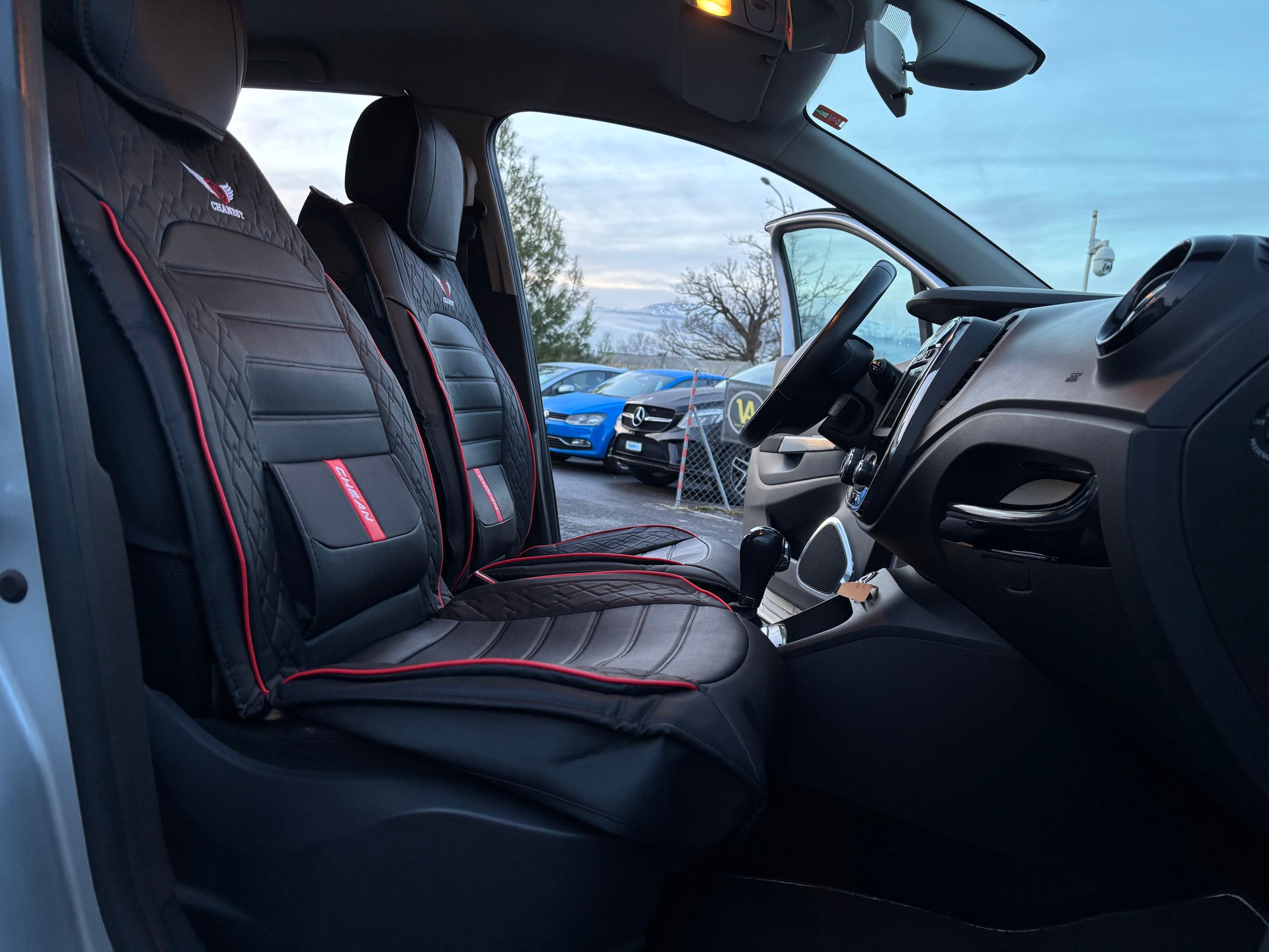 RENAULT Captur 1.2 T 16V Dynamique EDC AUTOMATIQUE-image-12