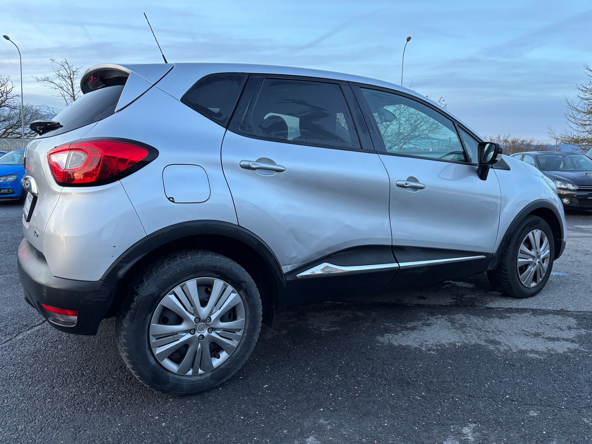 RENAULT Captur 1.2 T 16V Dynamique EDC AUTOMATIQUE-showroom-element-3