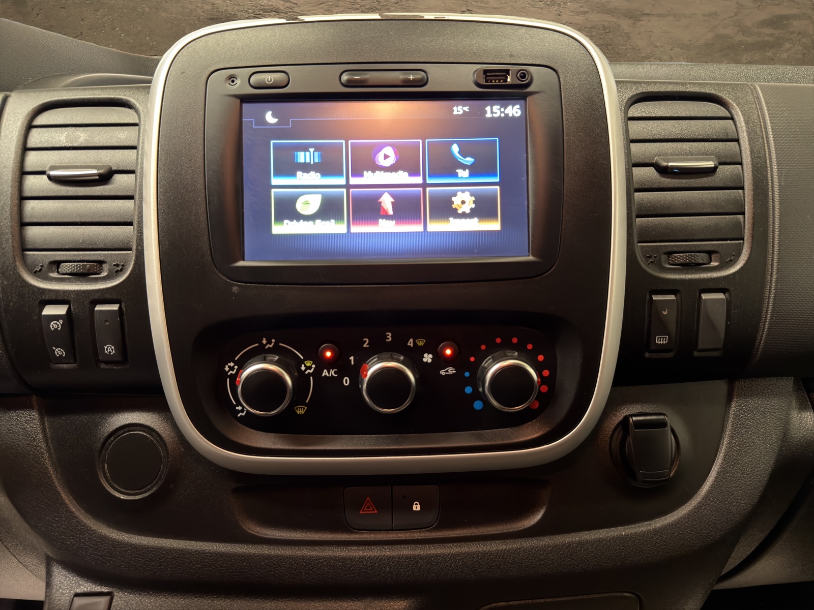 RENAULT Trafic 2.0 ENERGY dCi145 3.0t Business L2H1-image-5