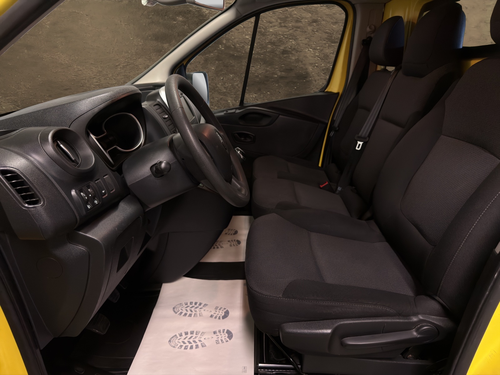 RENAULT Trafic 2.0 ENERGY dCi145 3.0t Business L2H1-image-6