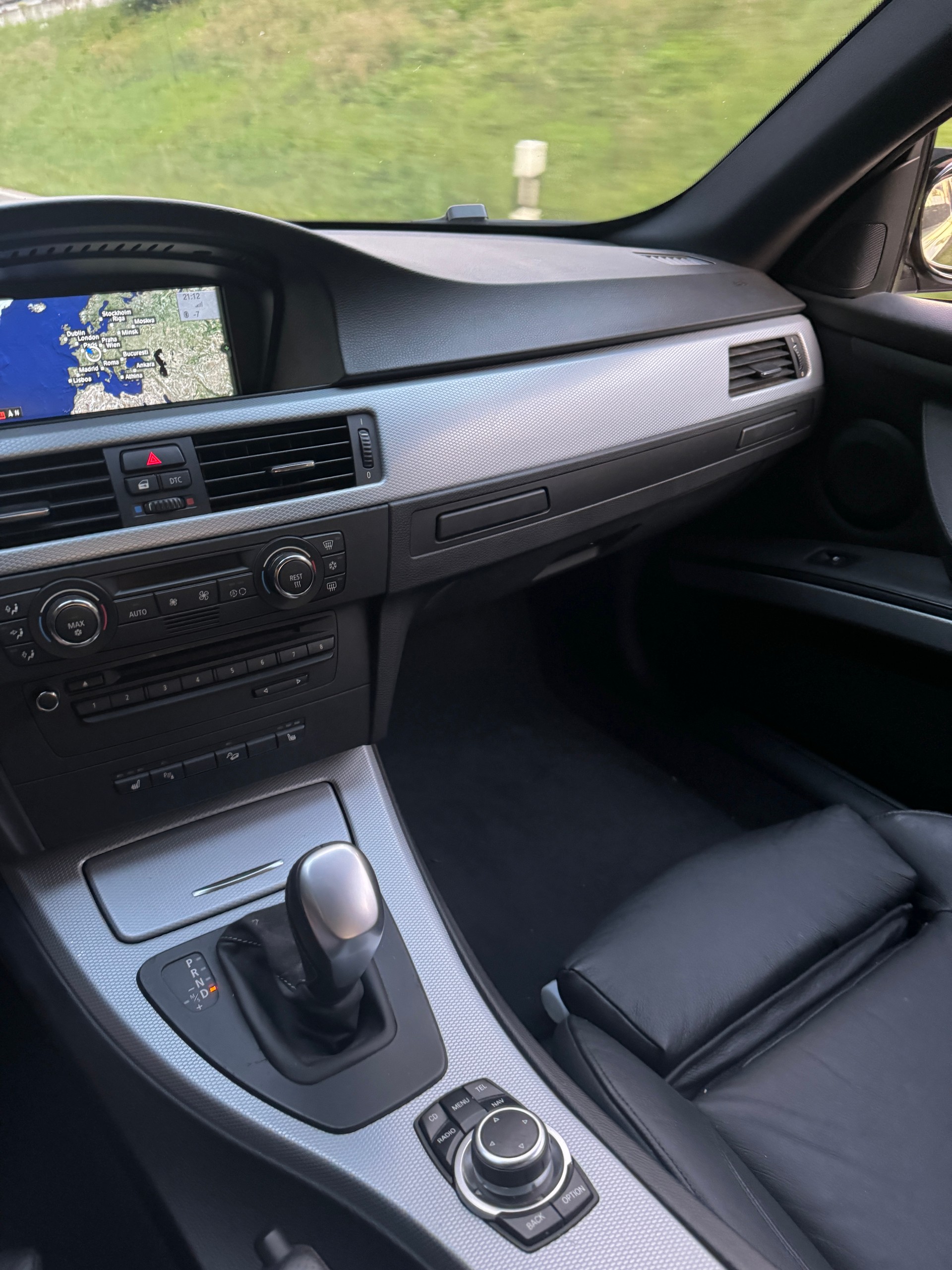 BMW 335i xDrive Coupé Steptronic-image-12