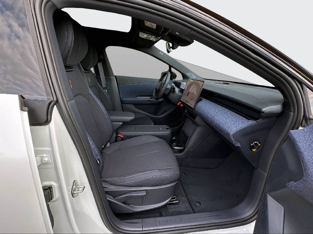 LYNK & CO 02 Core-image-9