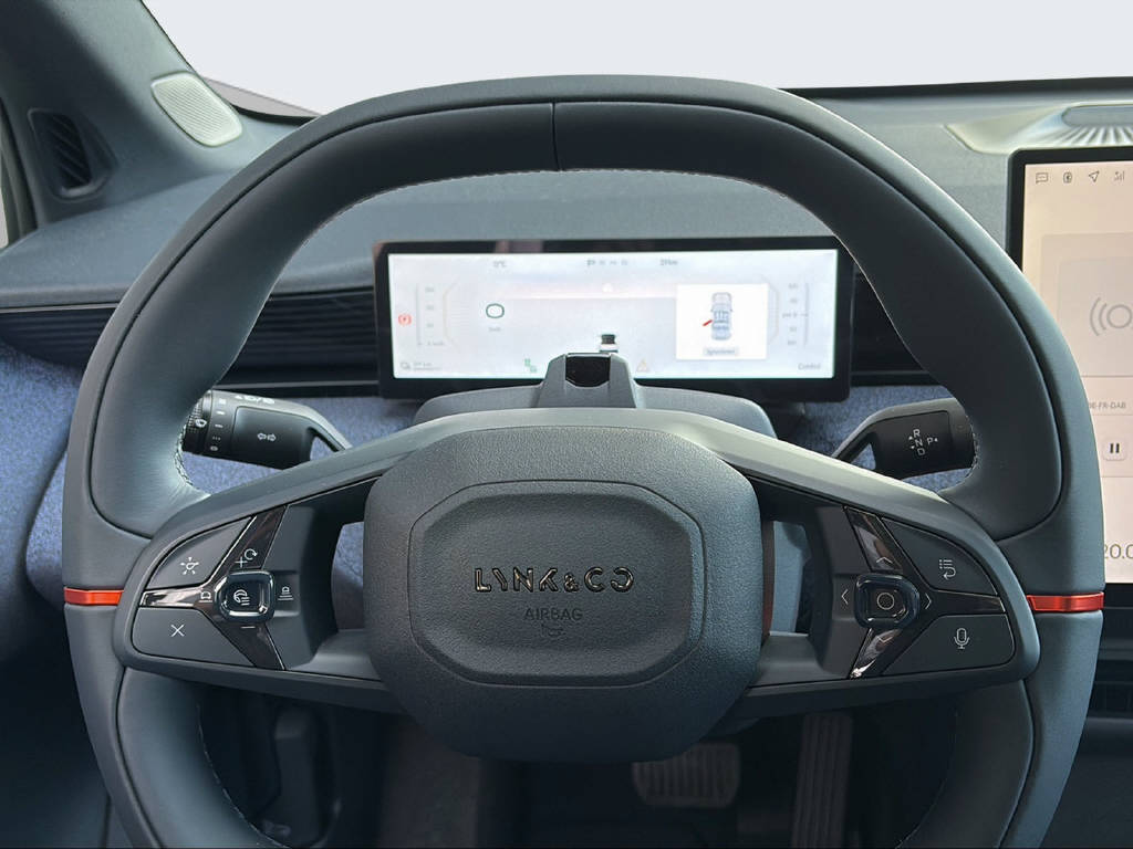 LYNK & CO 02 Core-image-13