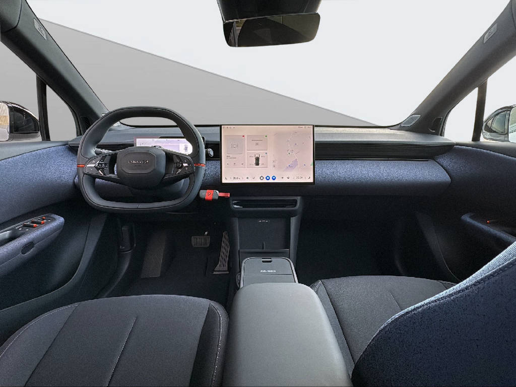 LYNK & CO 02 Core-image-11