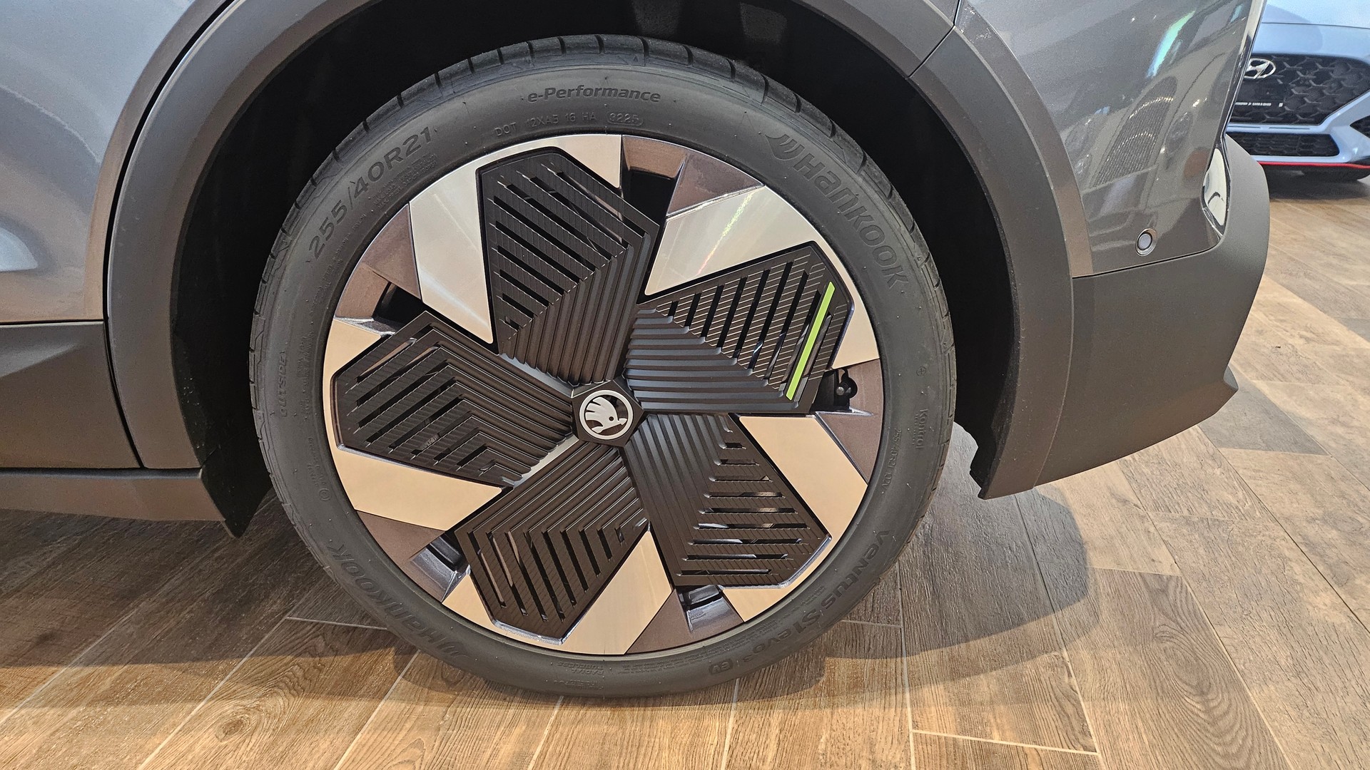 SKODA Elroq 85 RS 4x4-image-26