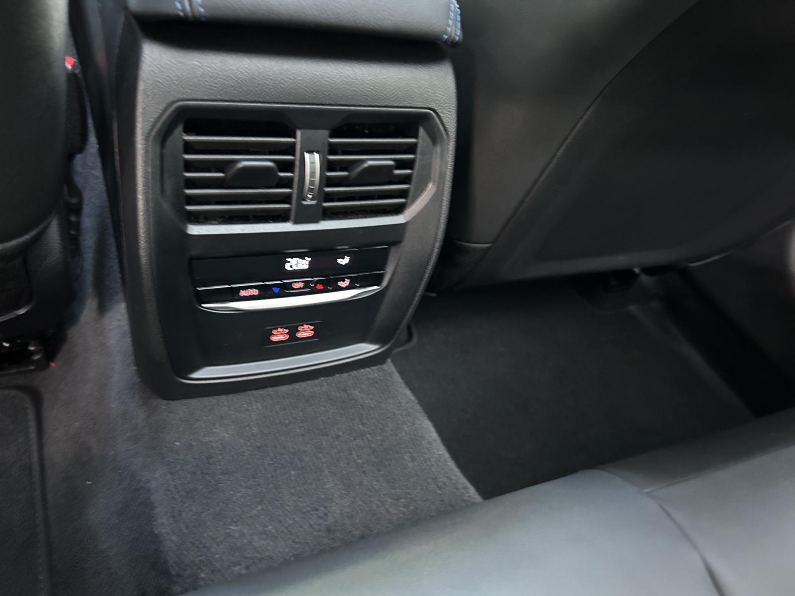 BMW 330i xDrive SAG Touring-image-21