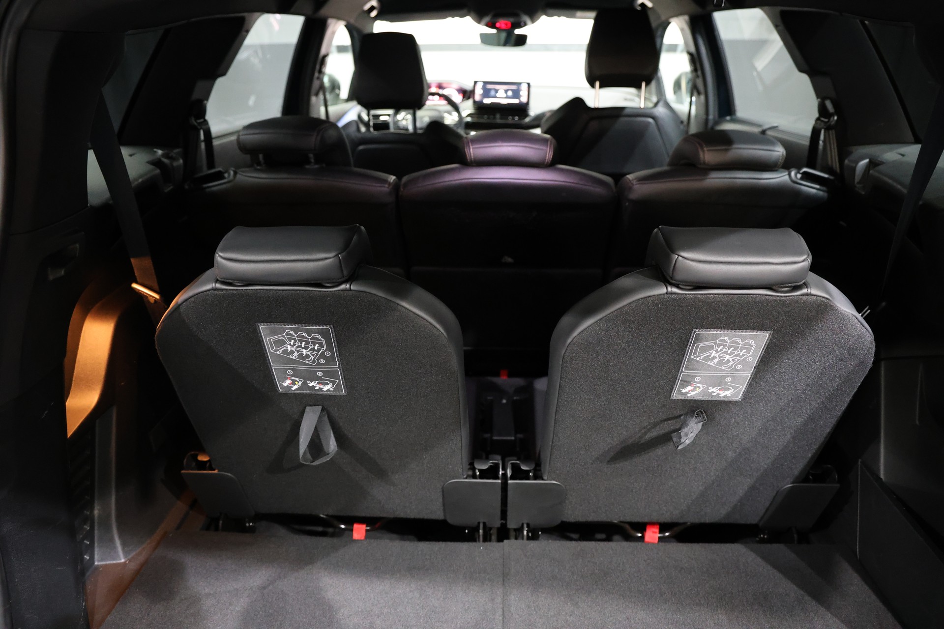 PEUGEOT 5008 1.5 BlueHDi GT Pack EAT8-image-14