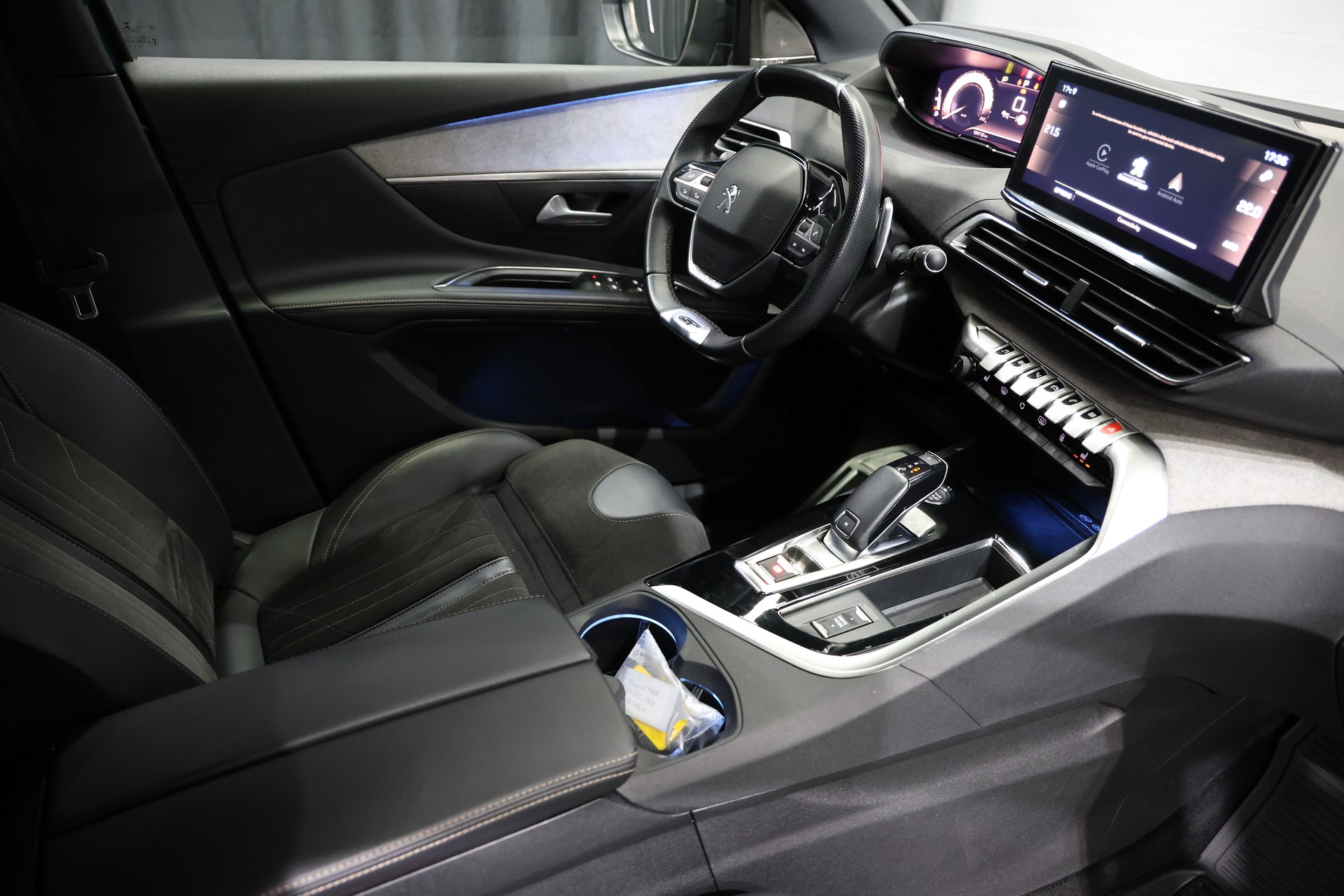 PEUGEOT 5008 1.5 BlueHDi GT Pack EAT8-image-10