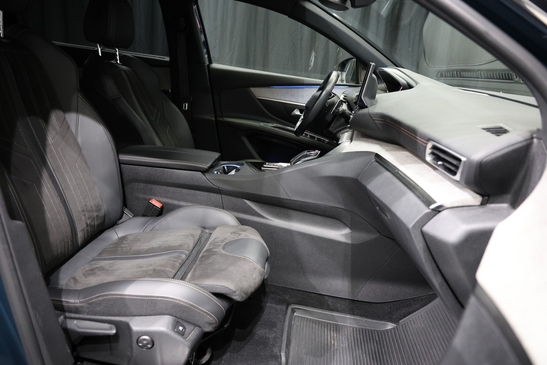 PEUGEOT 5008 1.5 BlueHDi GT Pack EAT8-image-11