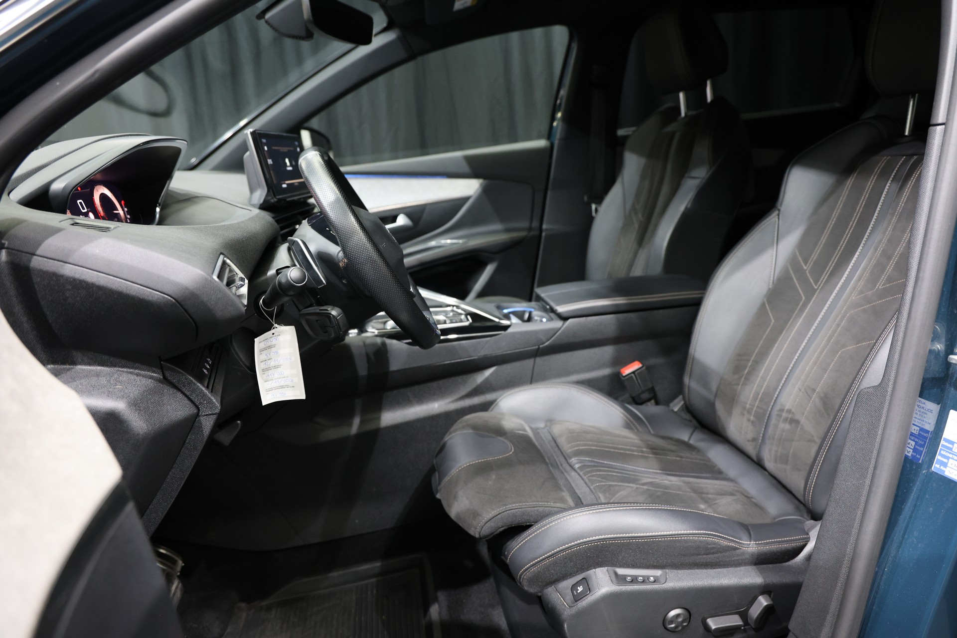 PEUGEOT 5008 1.5 BlueHDi GT Pack EAT8-showroom-element-3