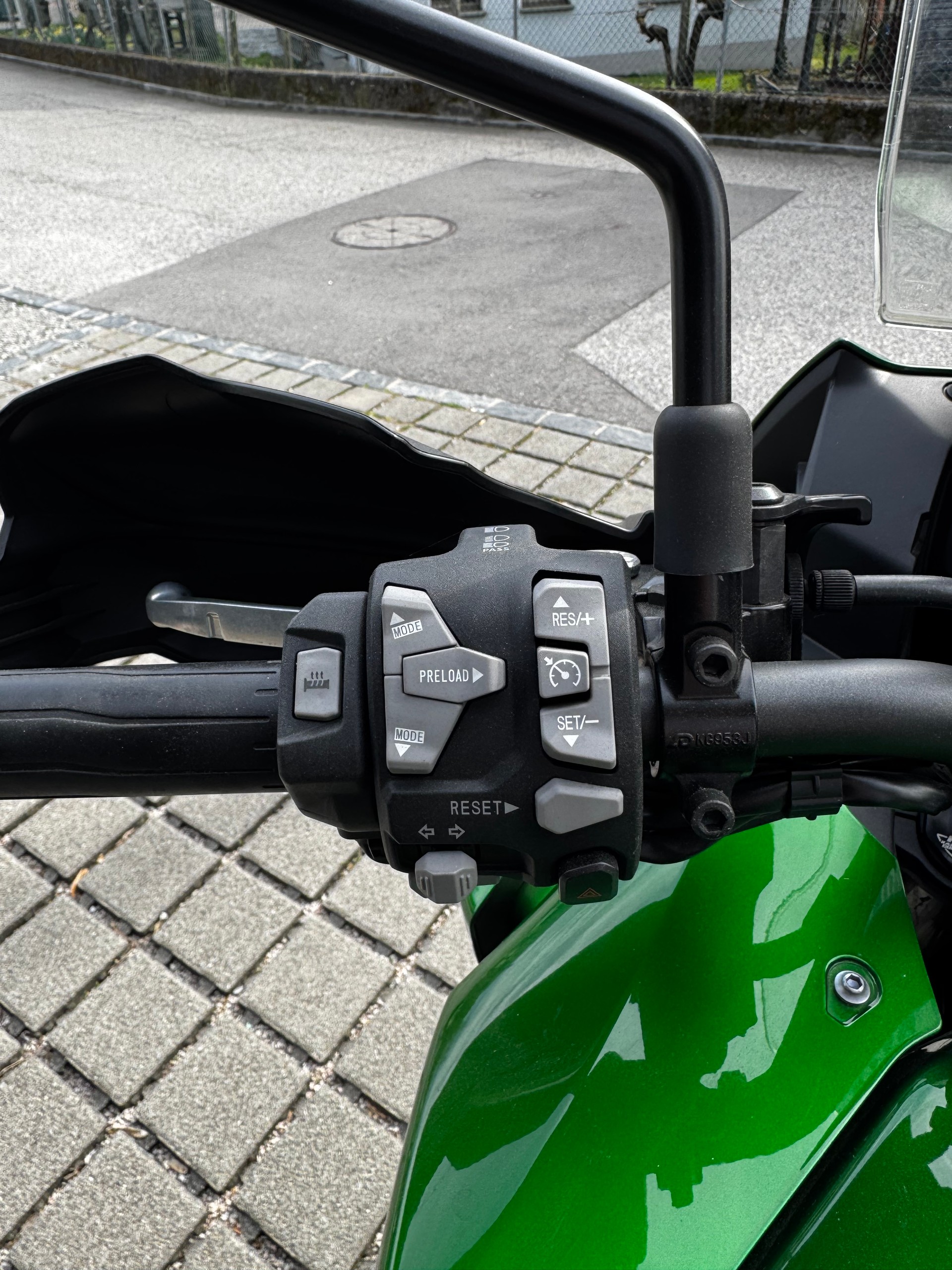 KAWASAKI 1000 ABS Grand Tourer Leo Vince-image-1