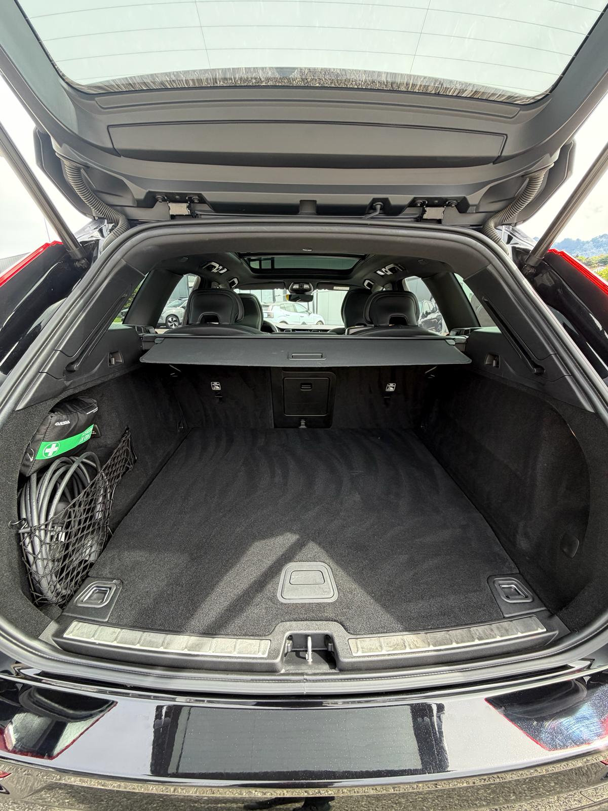 VOLVO XC60 2.0 T8 TE Polestar eAWD-image-16