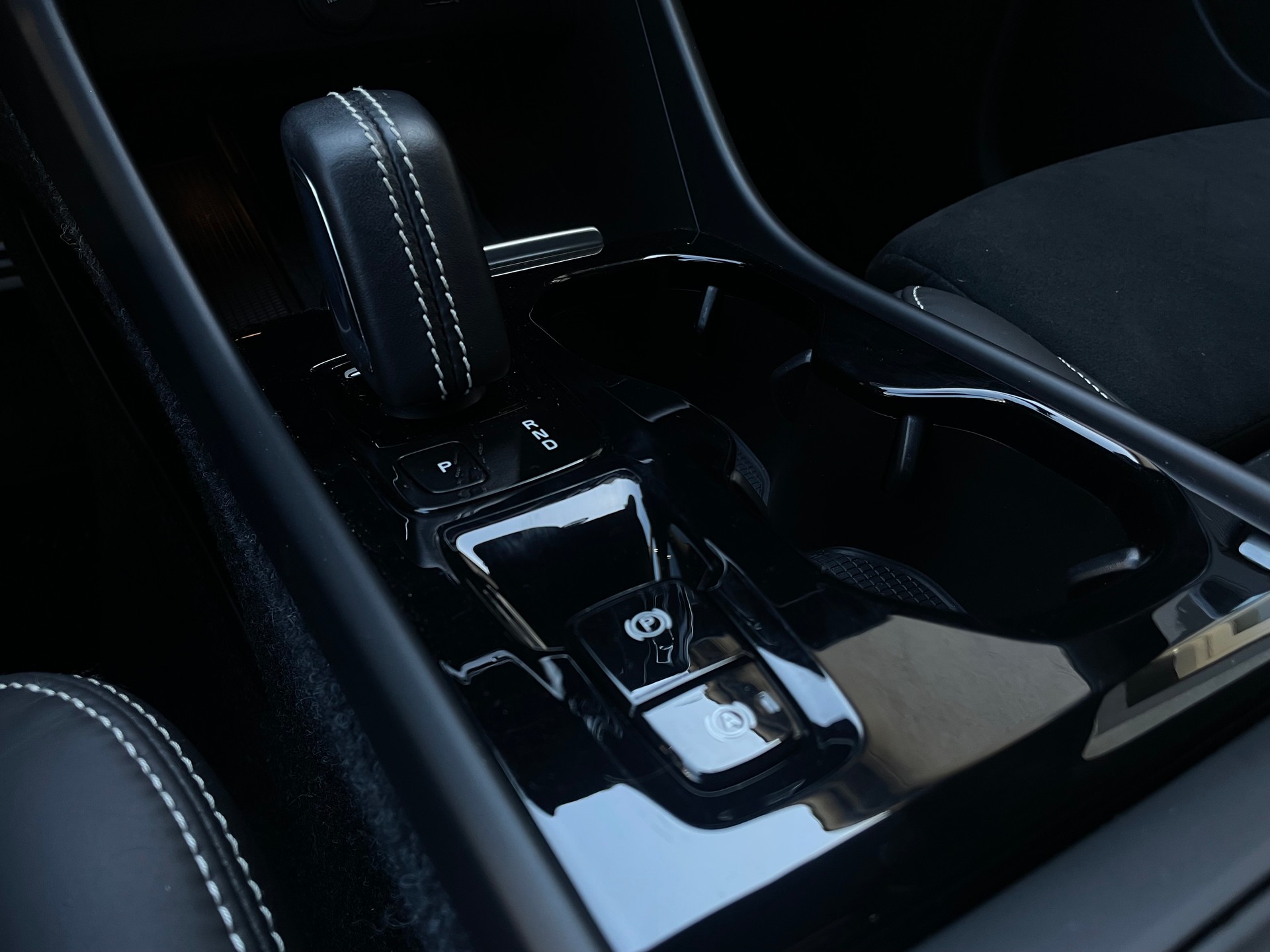 VOLVO XC40 B4 Benzin Mild Hybrid AWD Ultim. Bright DCT-image-8