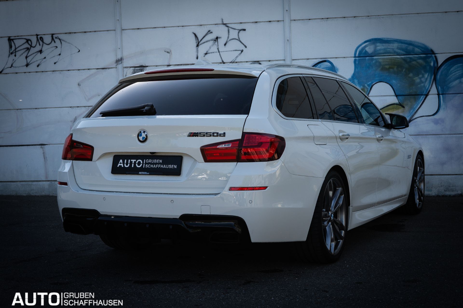 BMW M550 d xDrive Touring Steptronic-image-30