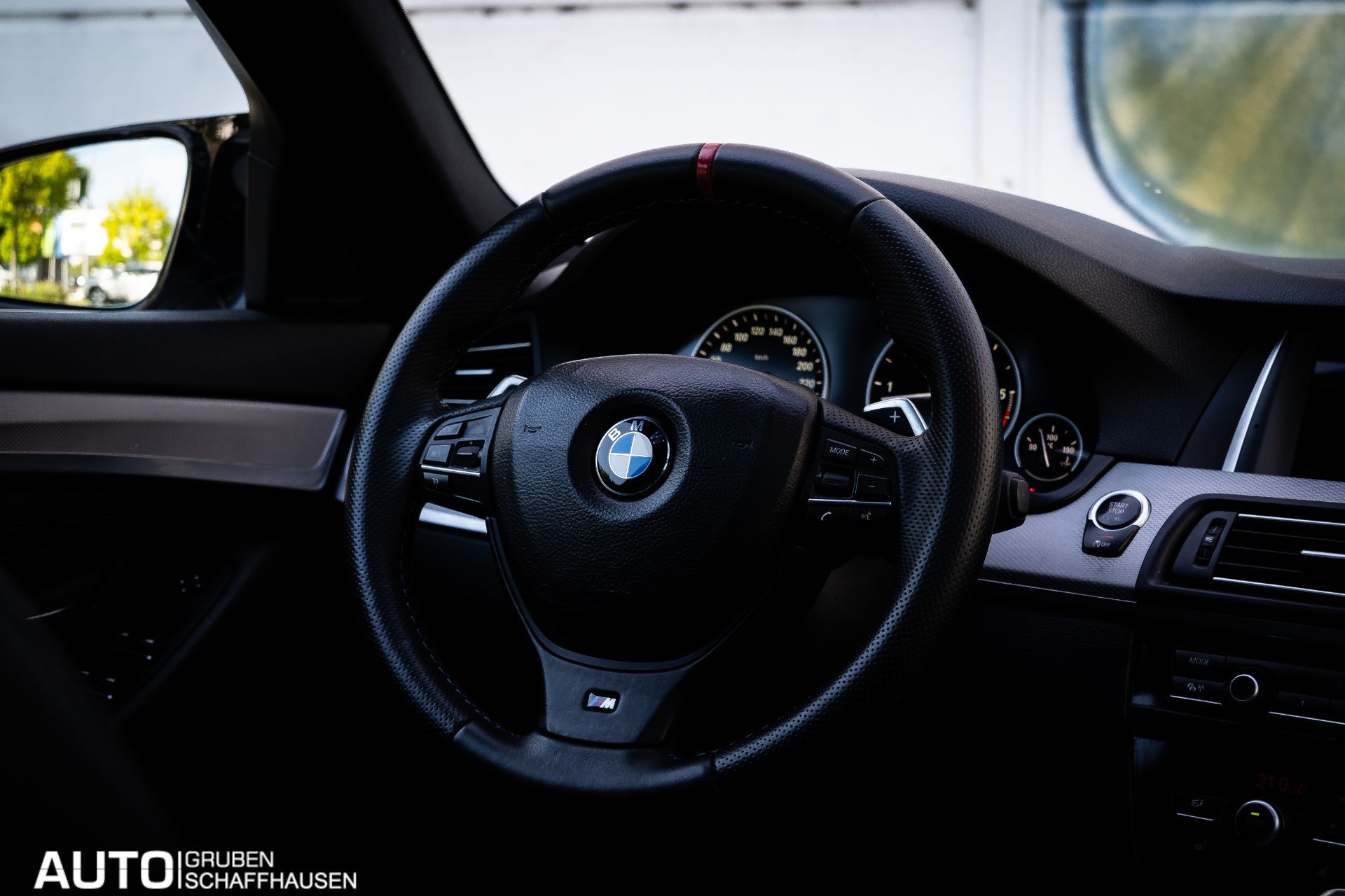 BMW M550 d xDrive Touring Steptronic-image-19