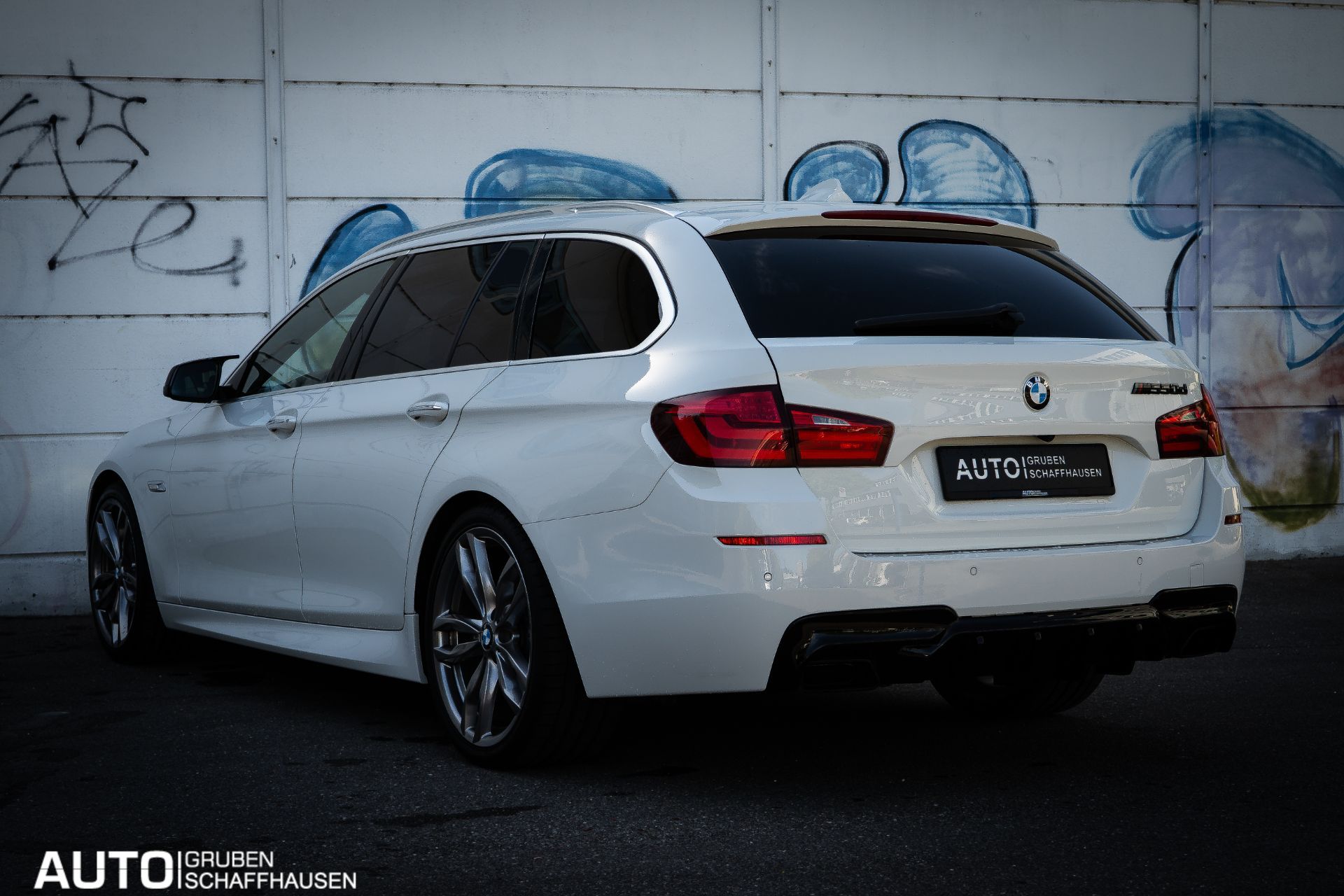 BMW M550 d xDrive Touring Steptronic-image-25