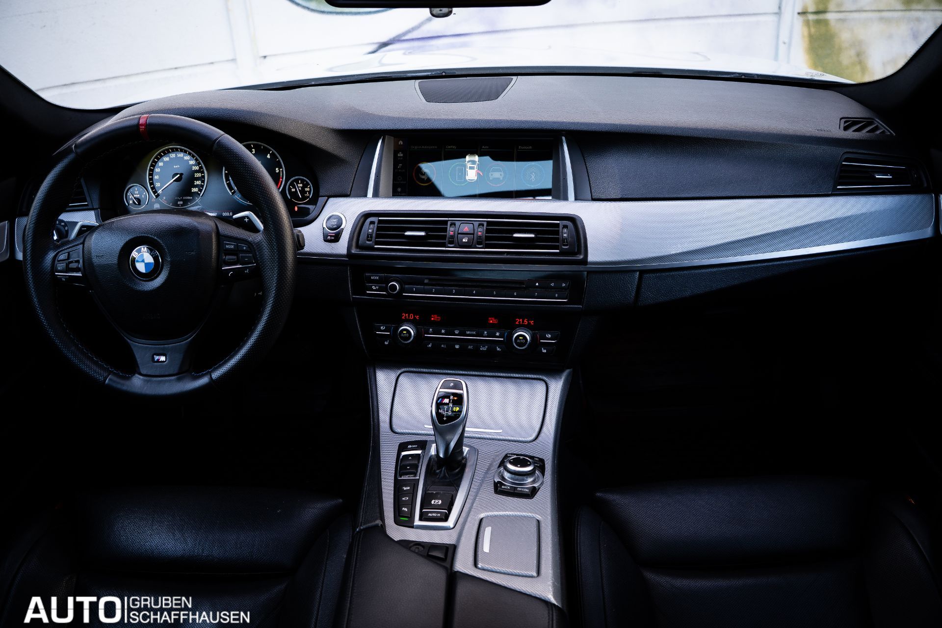 BMW M550 d xDrive Touring Steptronic-image-18