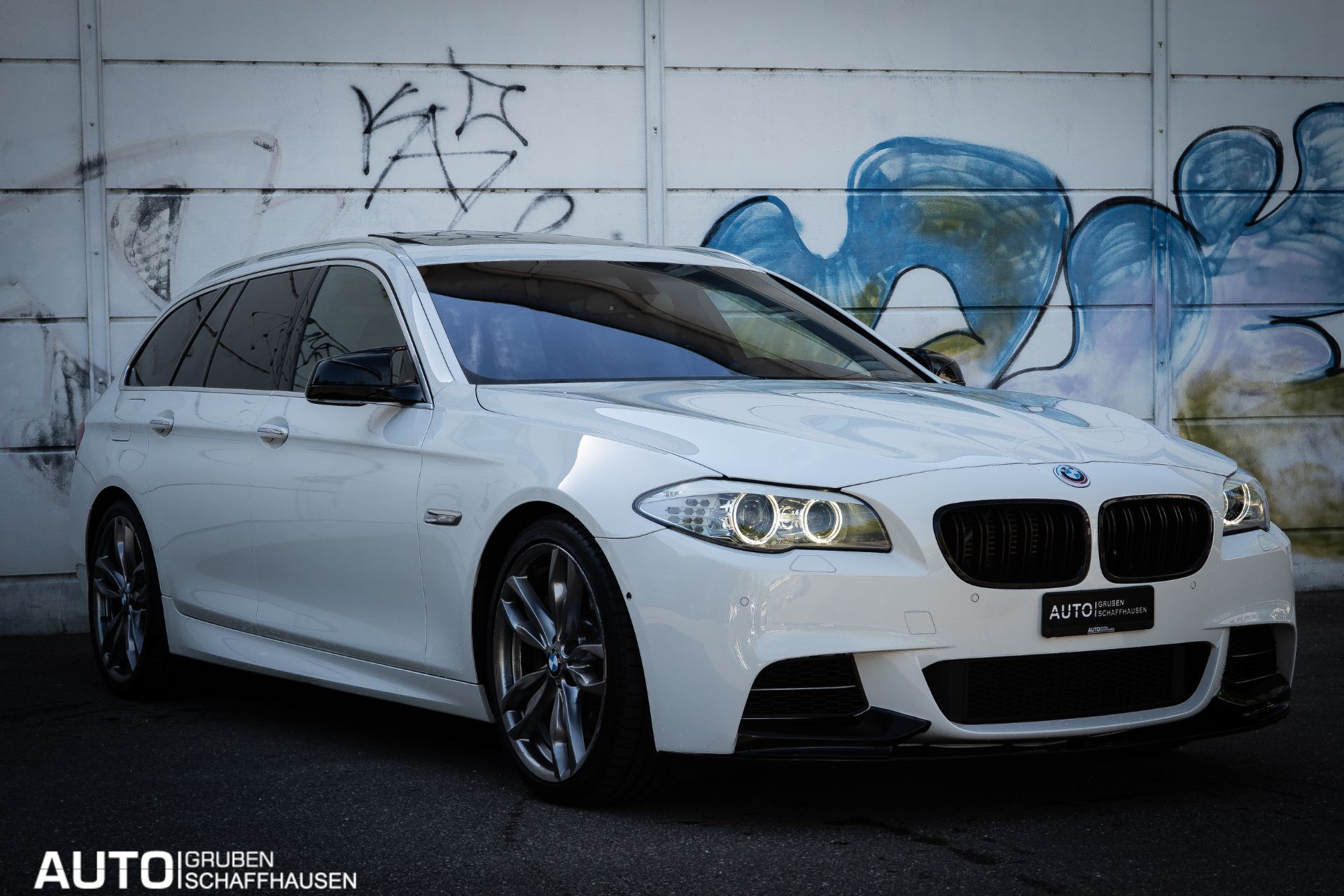BMW M550 d xDrive Touring Steptronic-showroom-element-1