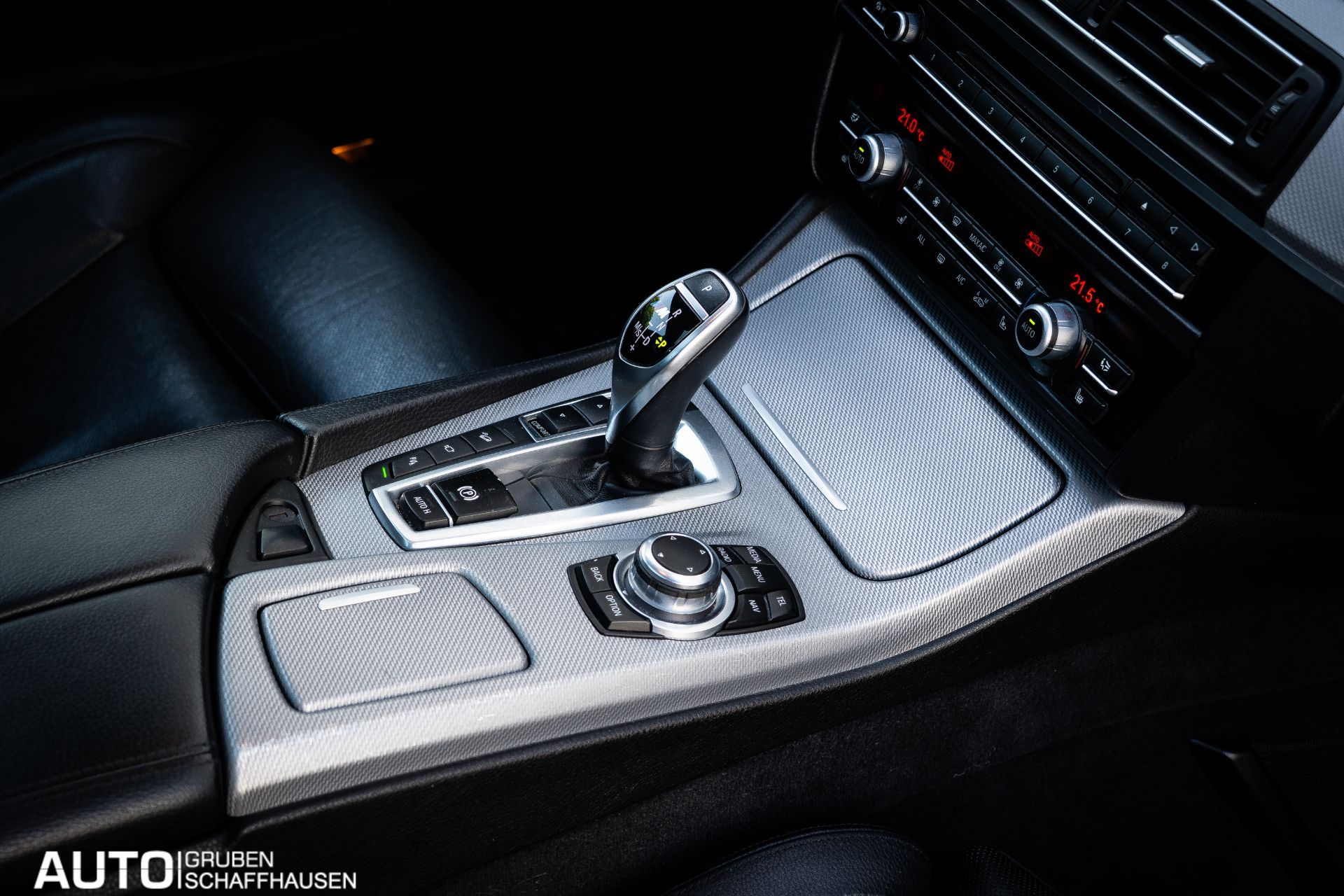 BMW M550 d xDrive Touring Steptronic-image-15