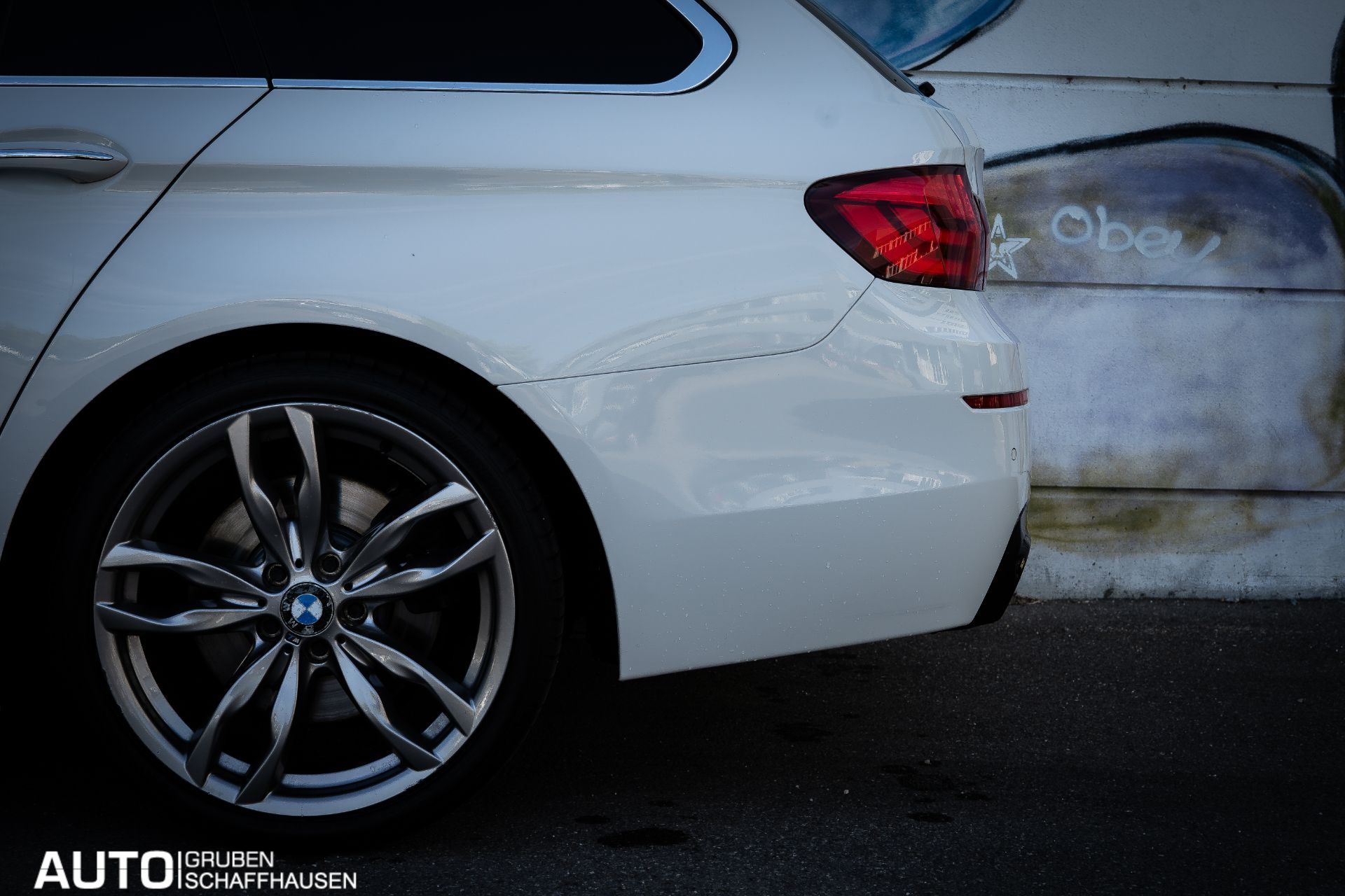 BMW M550 d xDrive Touring Steptronic-image-12
