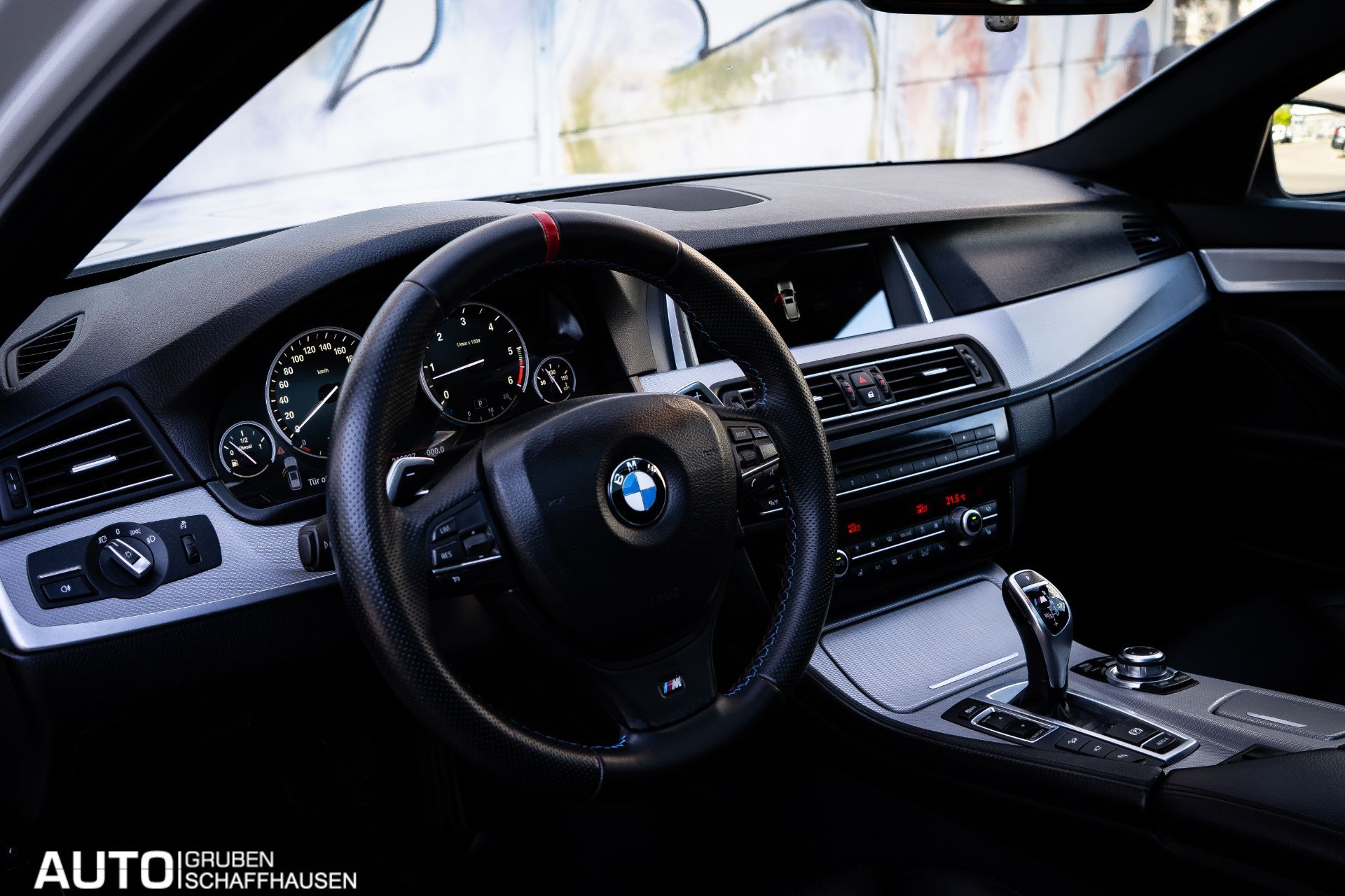 BMW M550 d xDrive Touring Steptronic-image-21