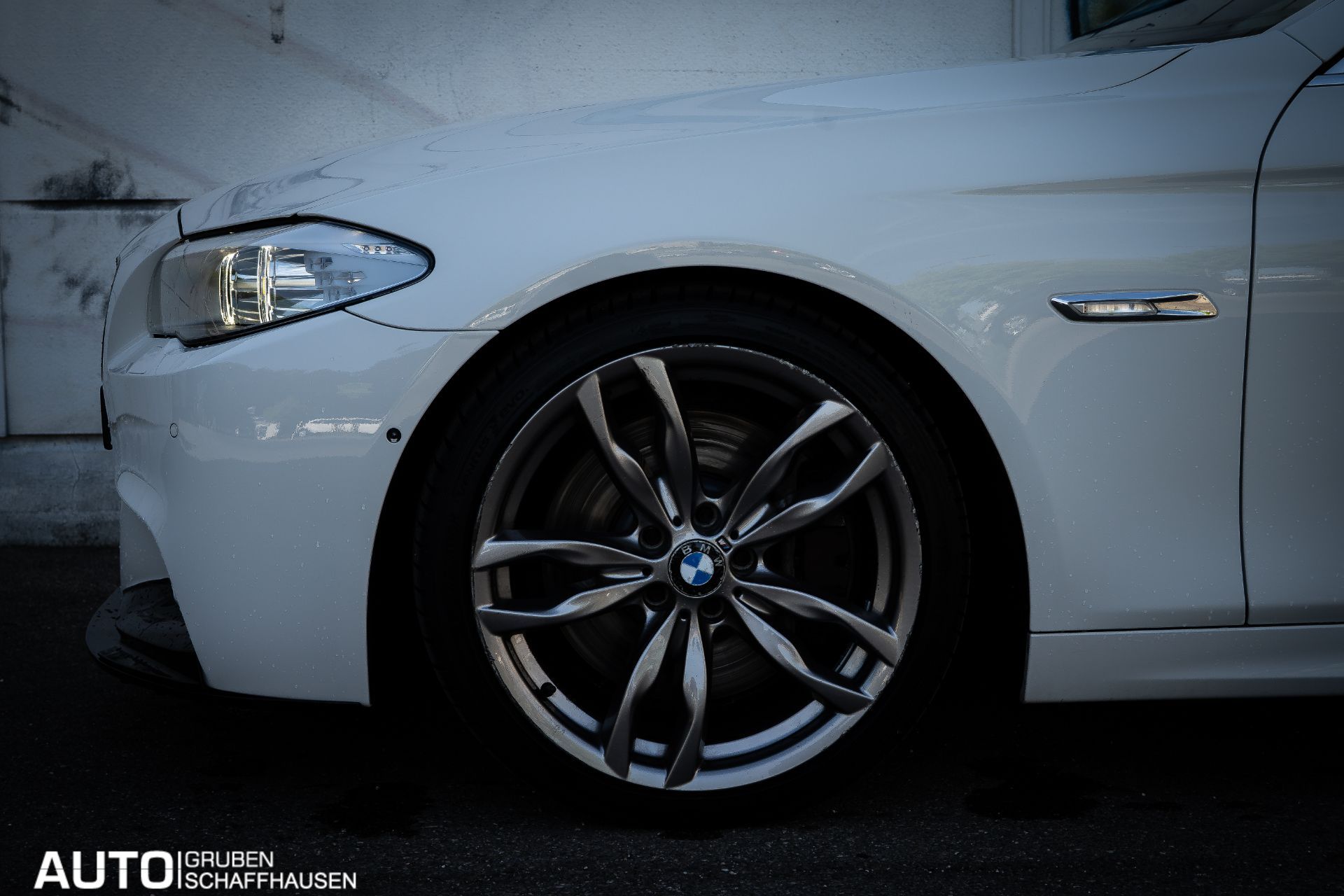 BMW M550 d xDrive Touring Steptronic-image-9