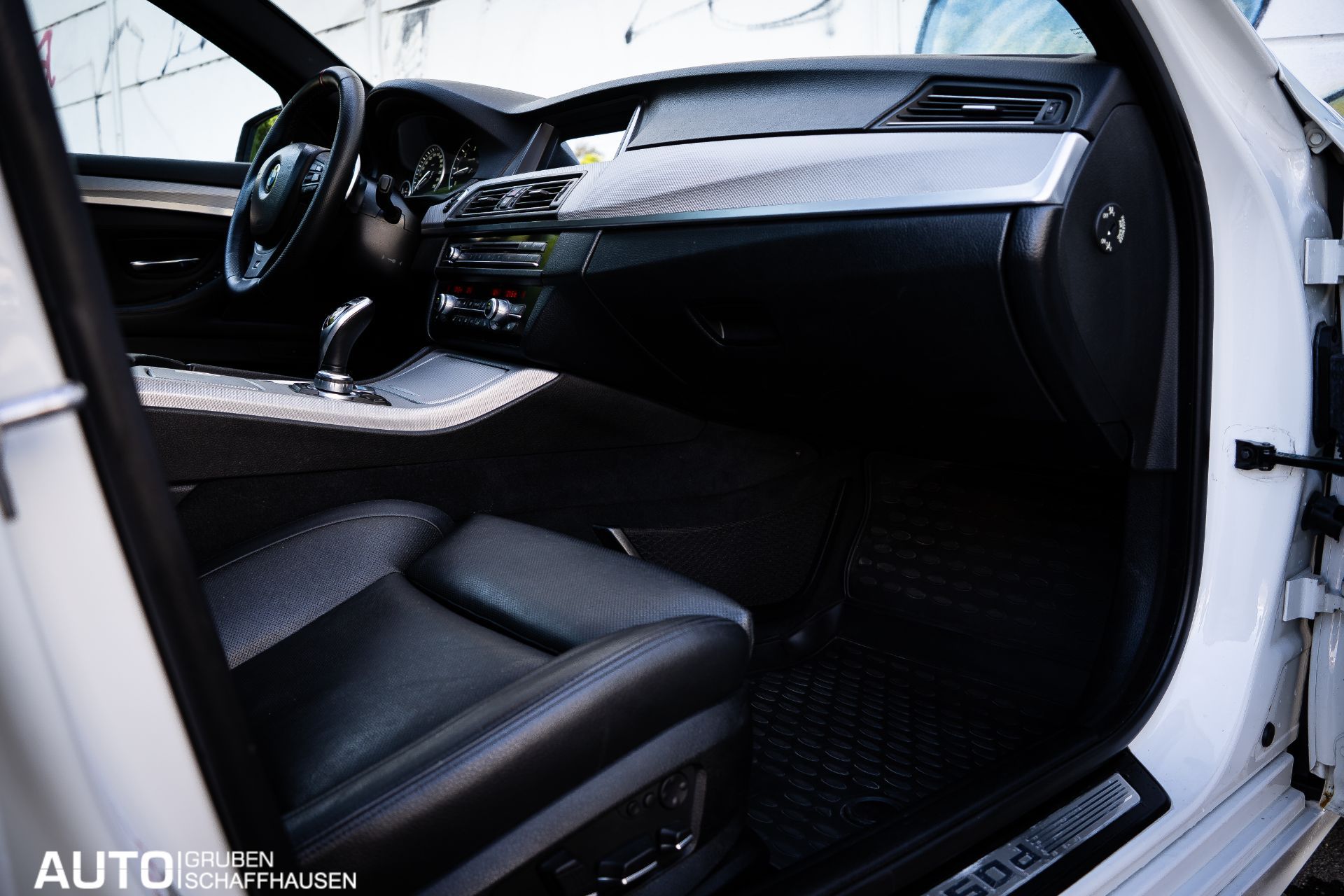 BMW M550 d xDrive Touring Steptronic-image-13