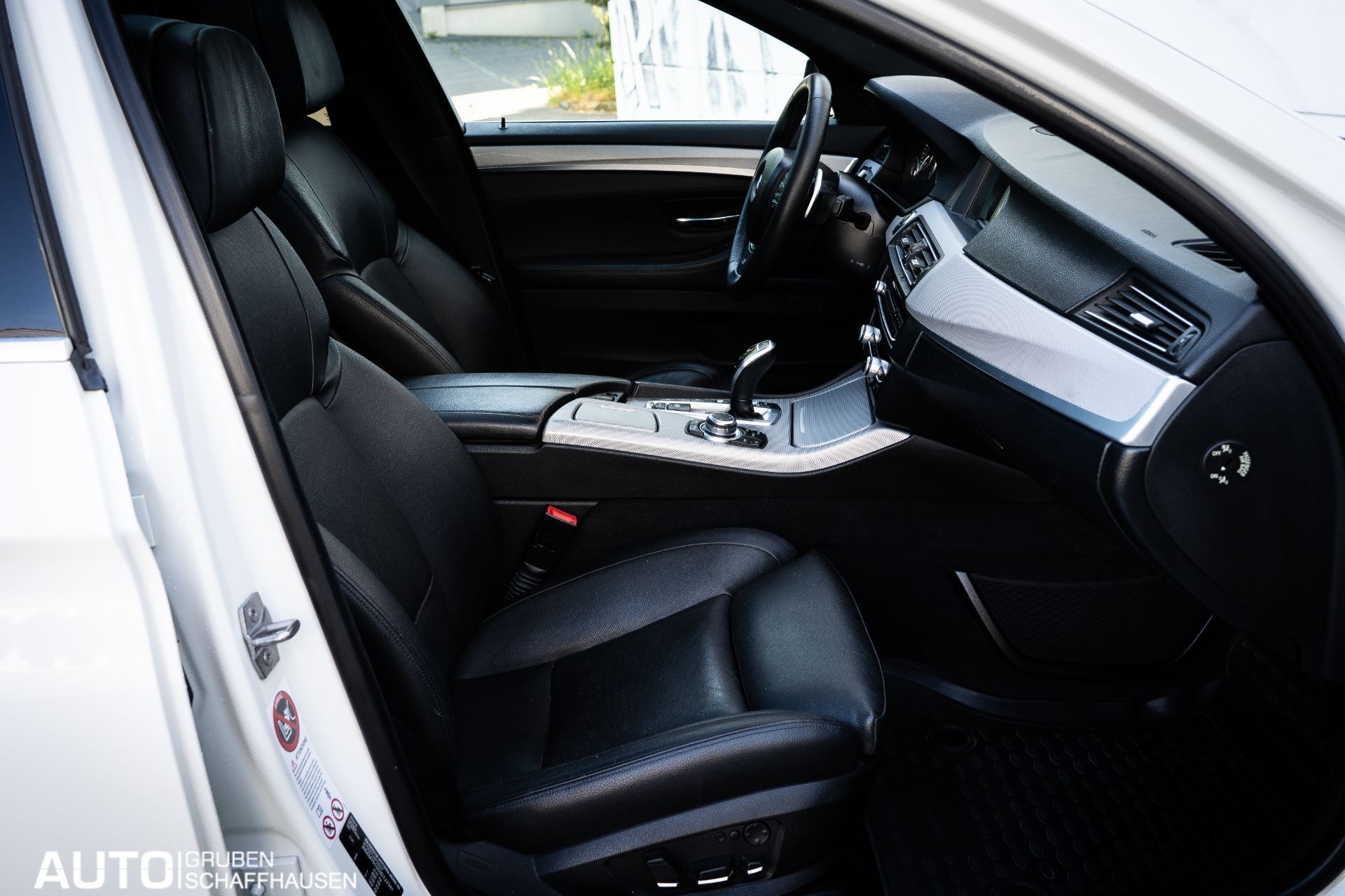 BMW M550 d xDrive Touring Steptronic-image-14
