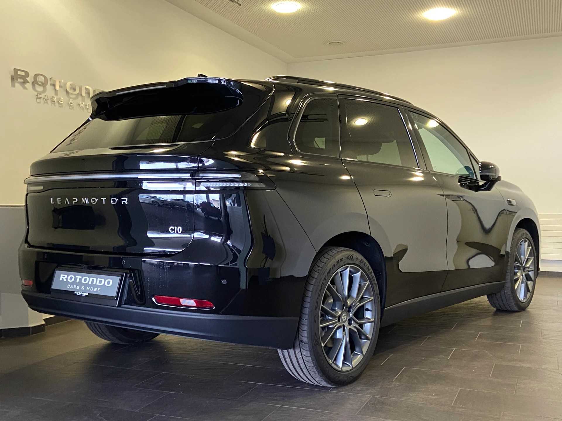 LEAPMOTOR C10 REEV Hybrid Design-showroom-element-1
