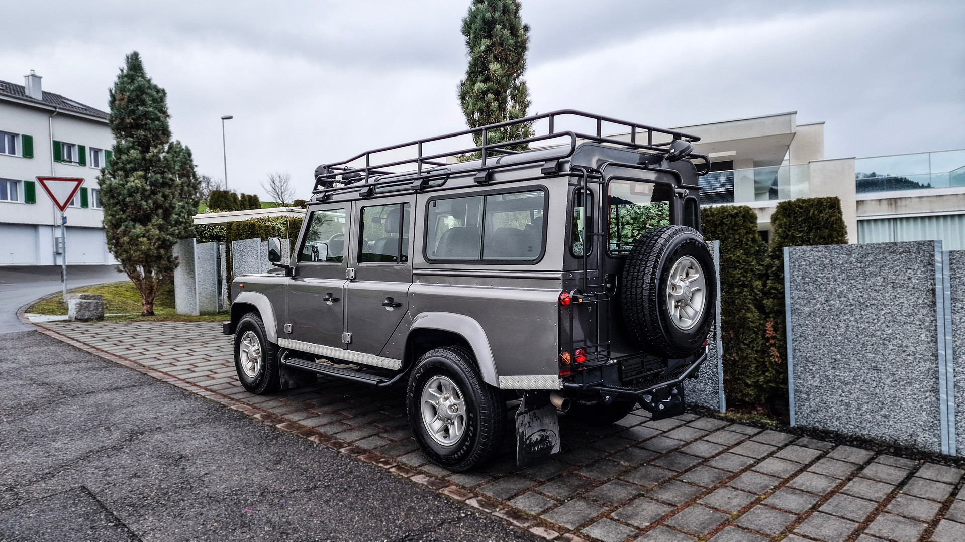LAND ROVER Defender 110 SW 2.4Tdc-showroom-element-2