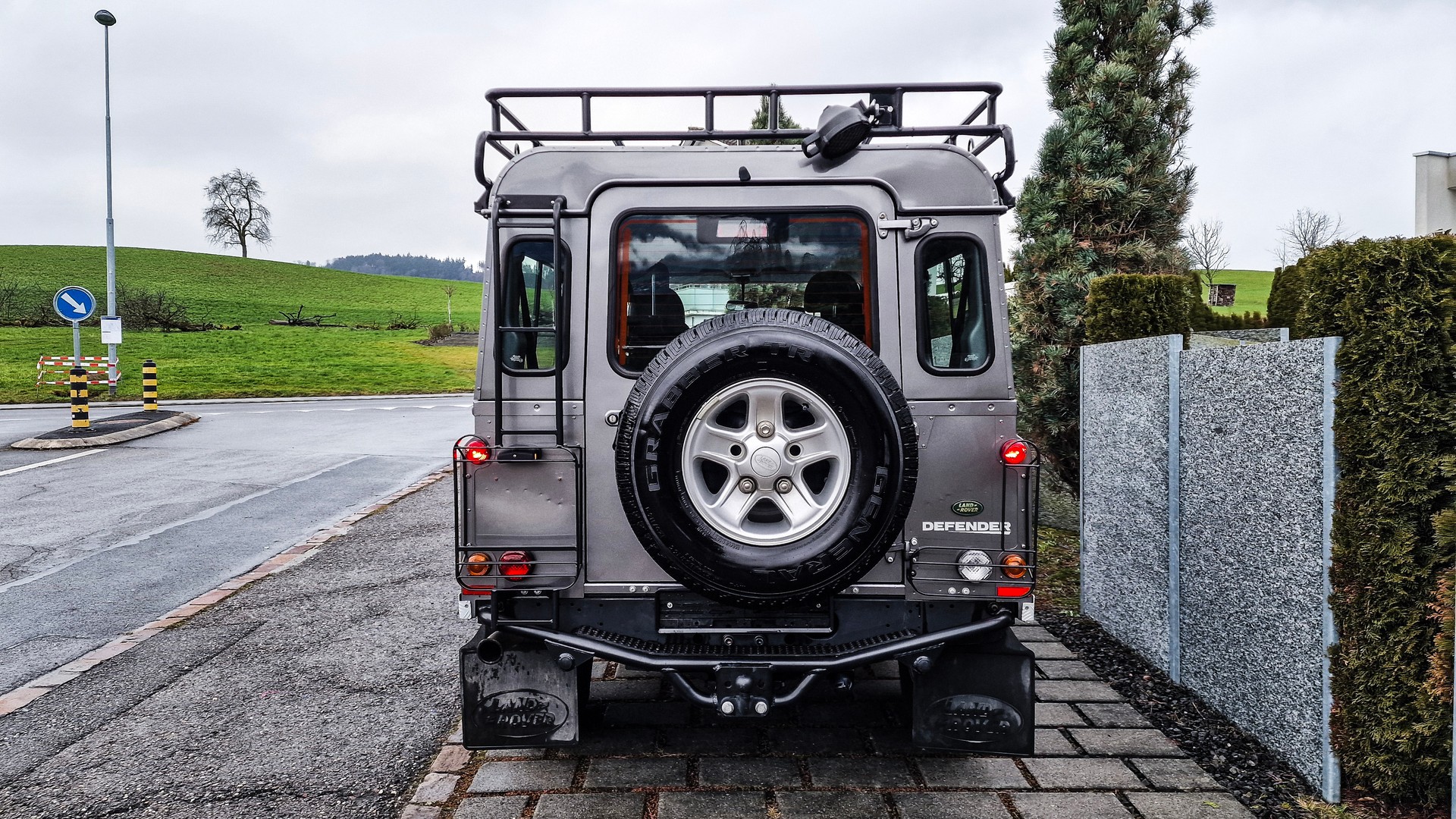 LAND ROVER Defender 110 SW 2.4Tdc-showroom-element-3